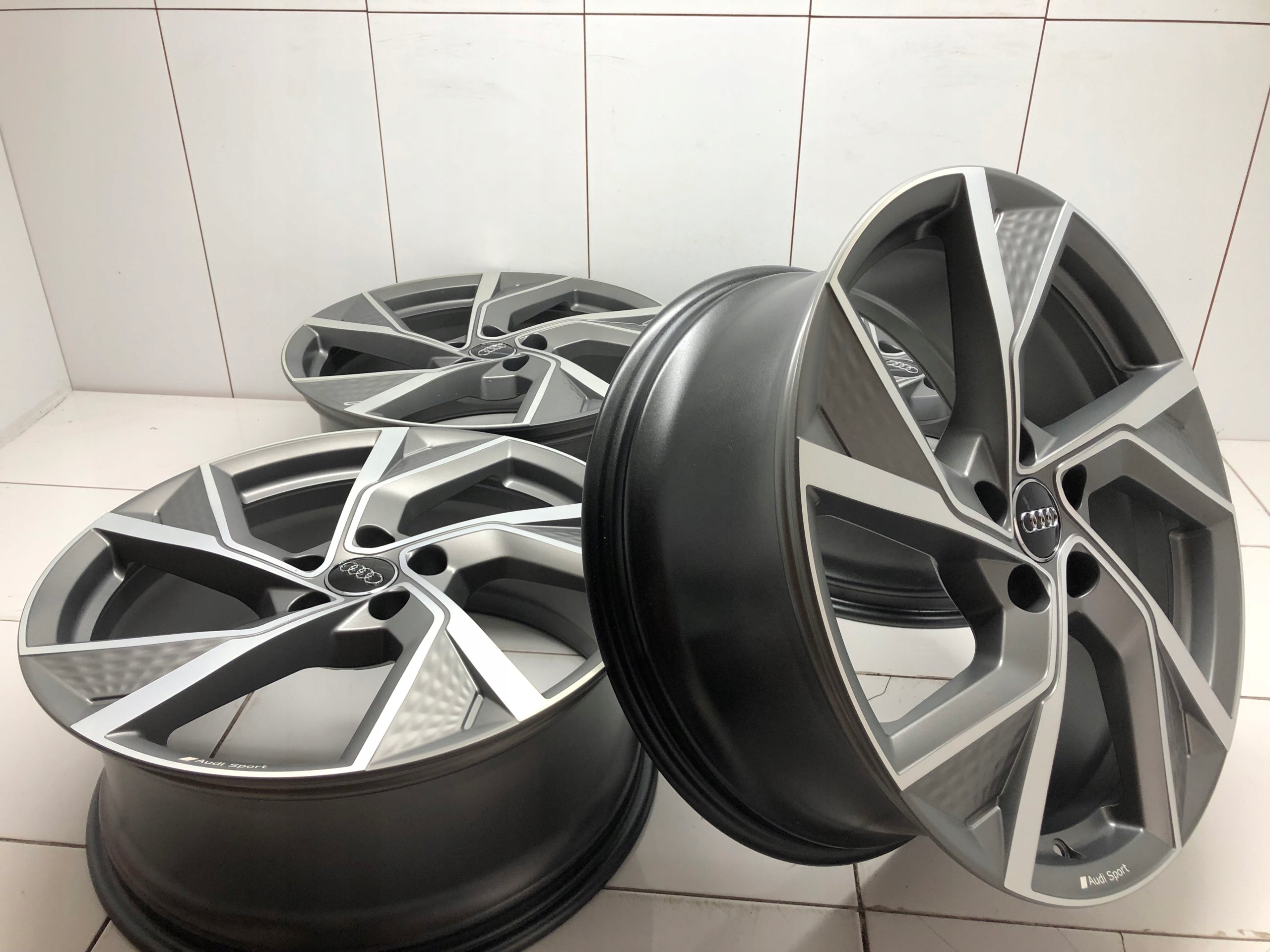 Alu Felge Audi A3 S3 RS3 Aluminum rim 19 Zoll 8.0J 5x112 49ET 8Y0601025QS