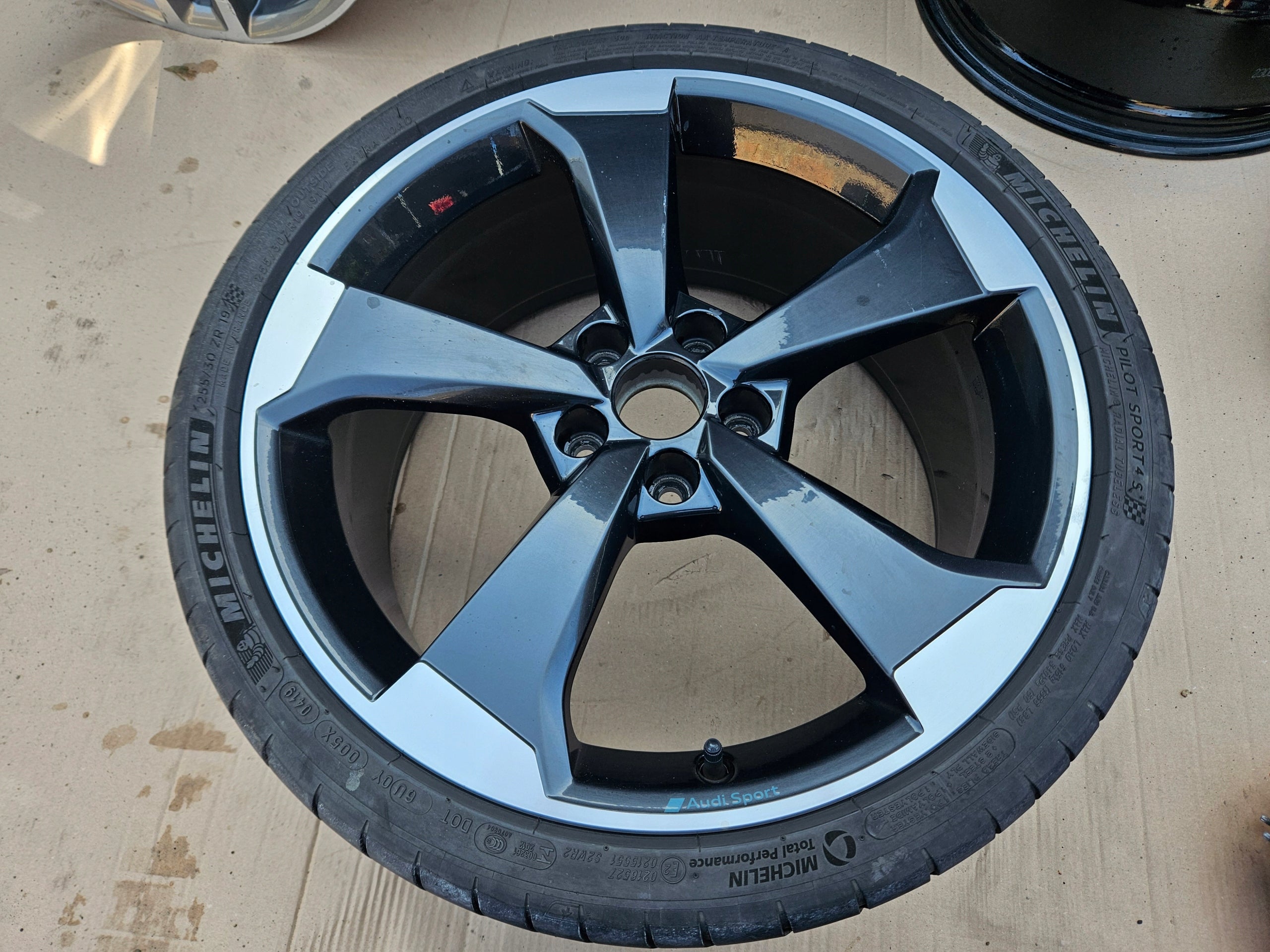  1x Alu Felge Audi A3 RS3 S3 Aluminum rim 19 Zoll 8.5J 5x112 53ET 8V0601025FC product image