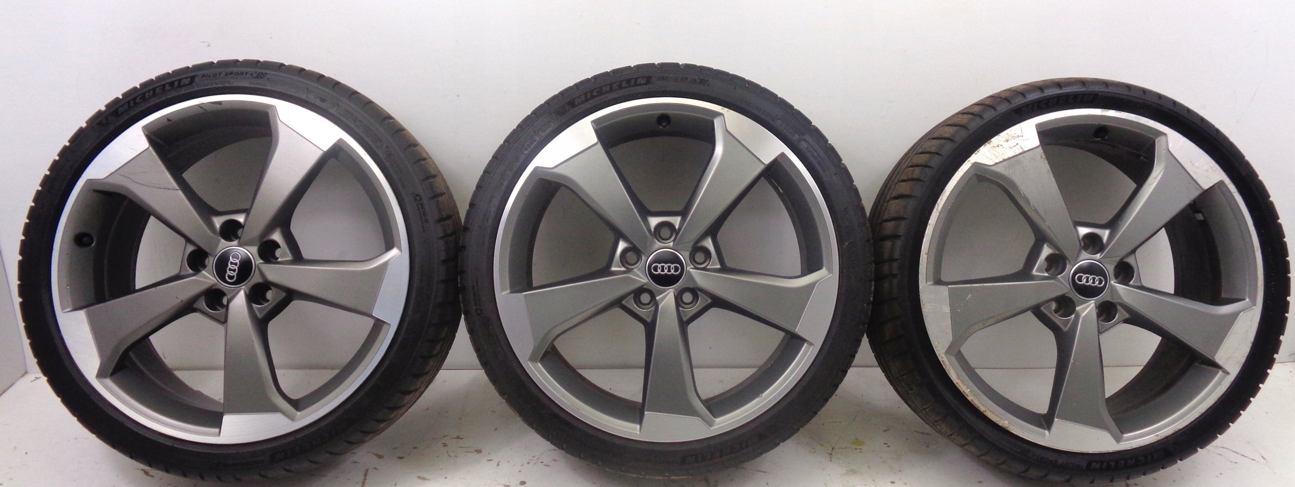  1x Alu Felge Audi A3 RS3 S3 Aluminum rim 19 Zoll 8.0J 5x112 8V0601025CF product image