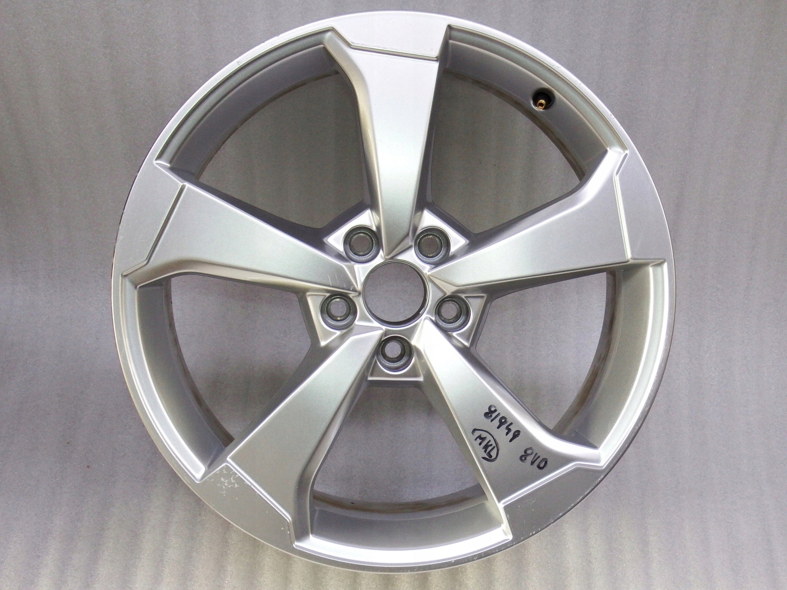 1x Alu Felge Audi A3 RS3 S3 Aluminum rim 19 Zoll 8.0J 5x112 49ET 8V0601025CE