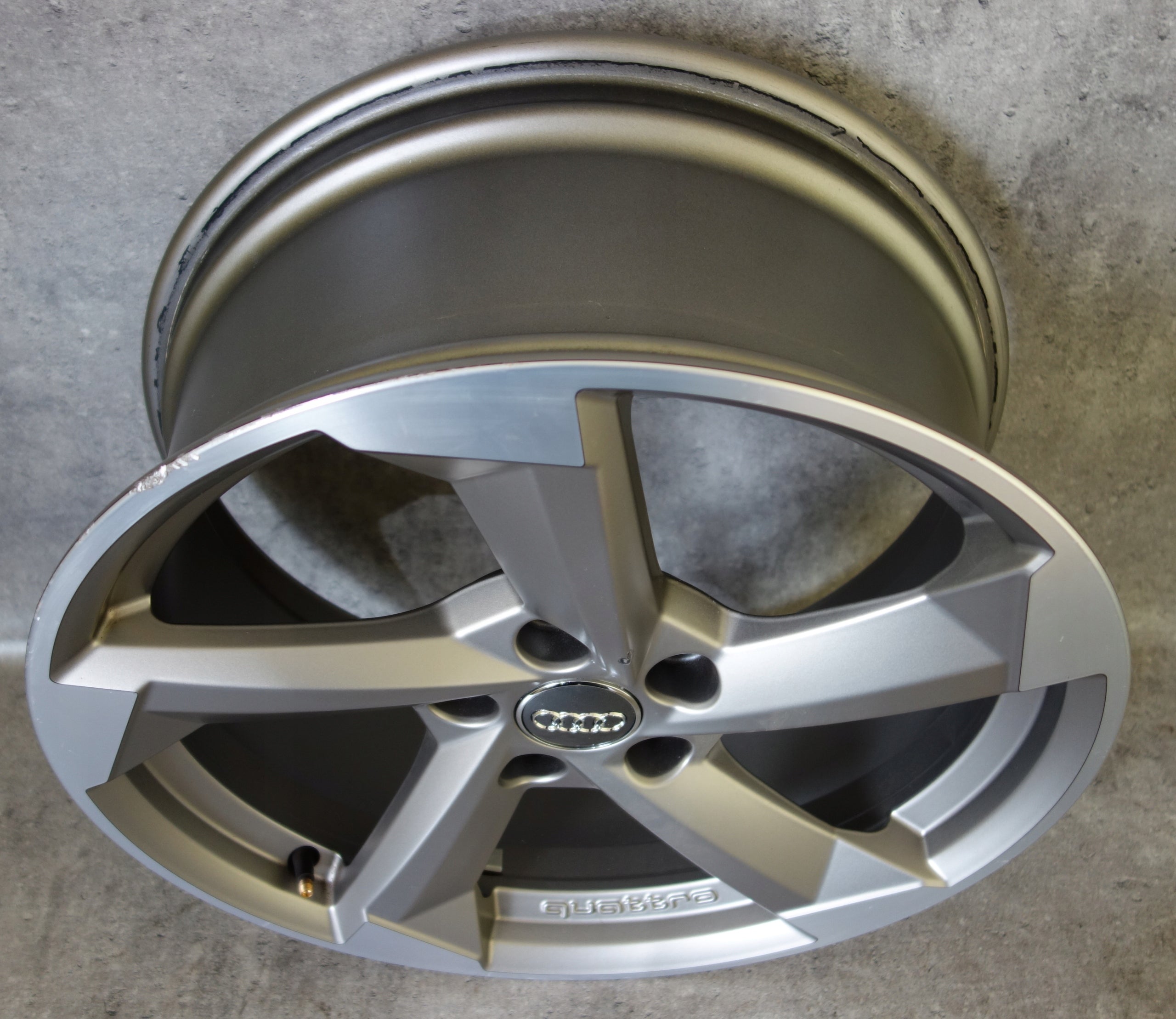 1x Alu Felge Audi A3 TT S3 Aluminum rim 18 Zoll 8.0J 5x112 46ET 8V0601025EB