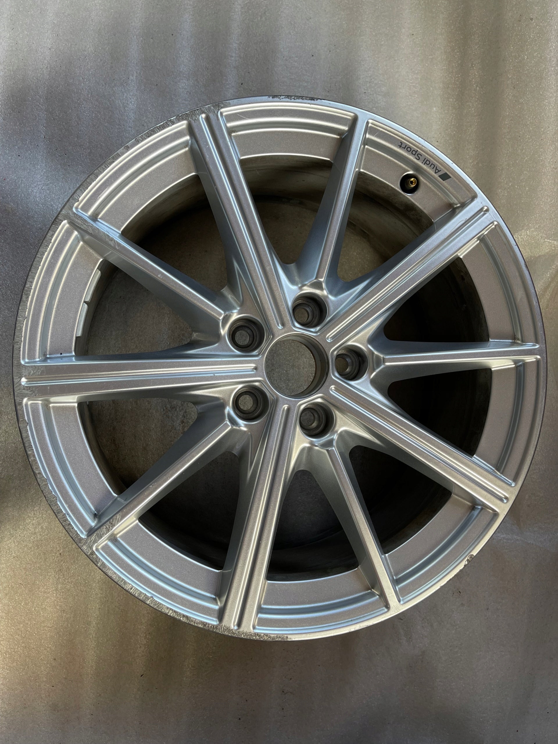  1x Alu Felge Audi A3 S3 Aluminum rim 18 Zoll 8.0J 5x112 46ET 8V0601025M product image