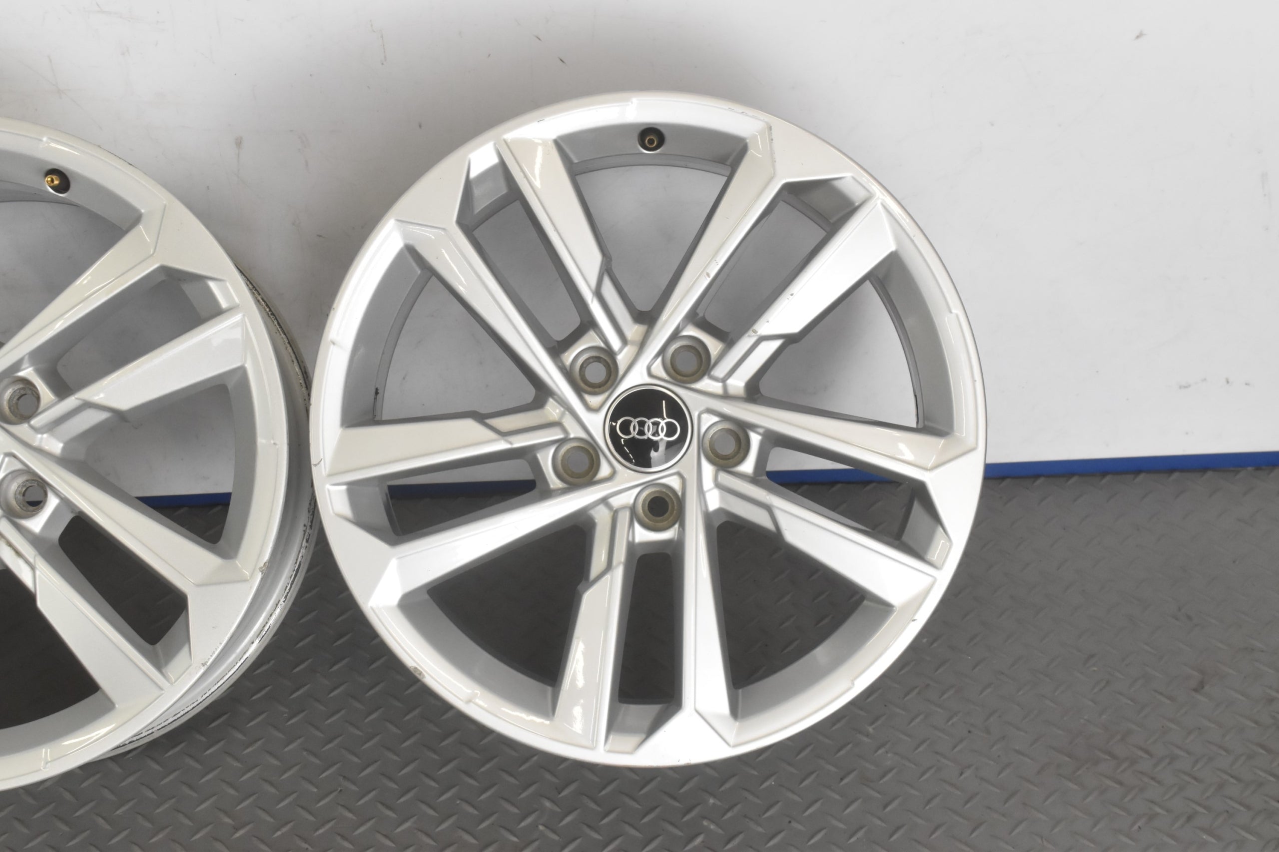 Alu Felge Audi A3 S3 Aluminum rim 17 Zoll 8.0J 5x112 46ET 8Y0601025E