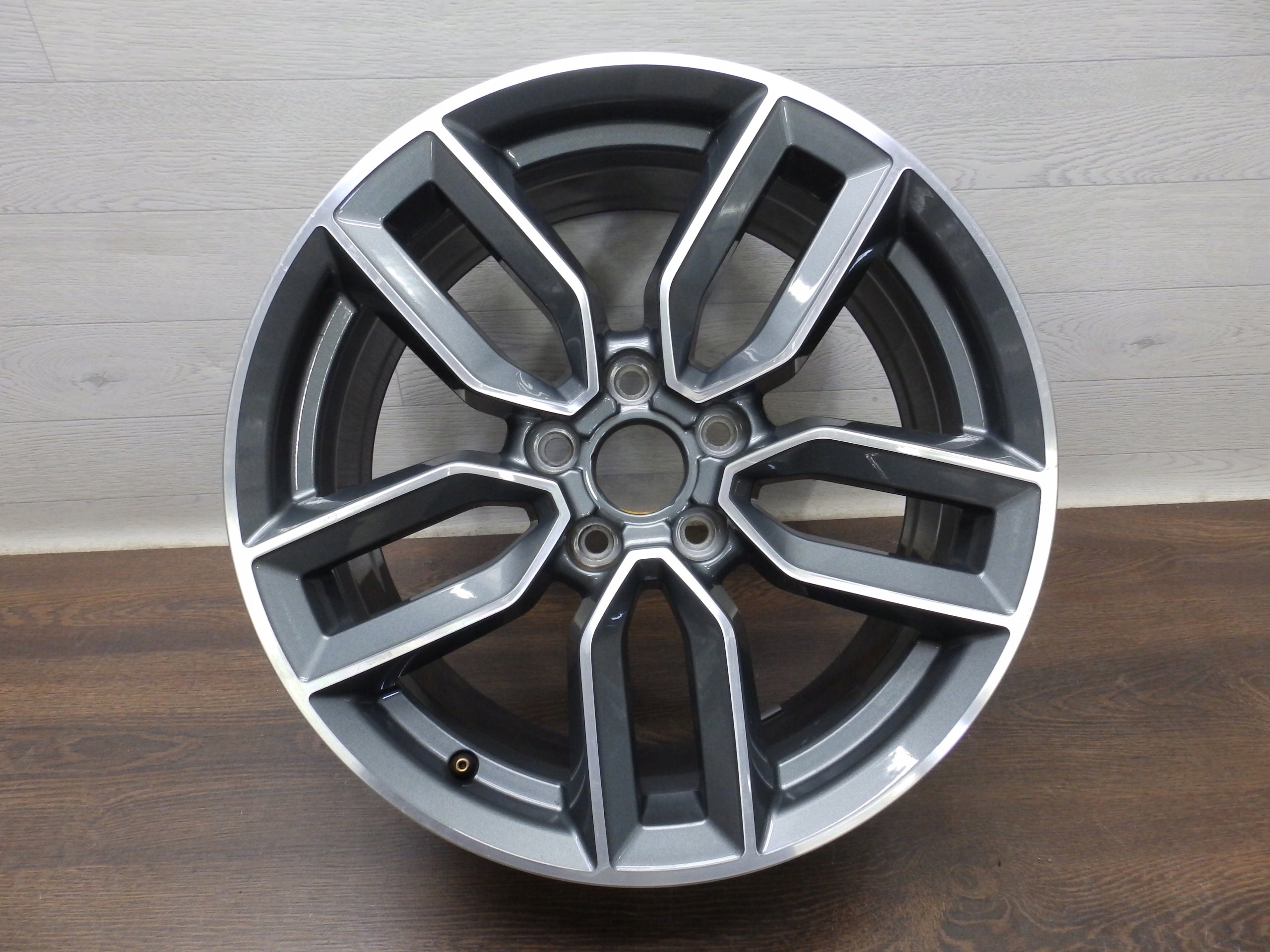  1x Alu Felge Audi A3 S3 Aluminum rim 18 Zoll 7.5J 5x112 51ET 8V0601025M product image