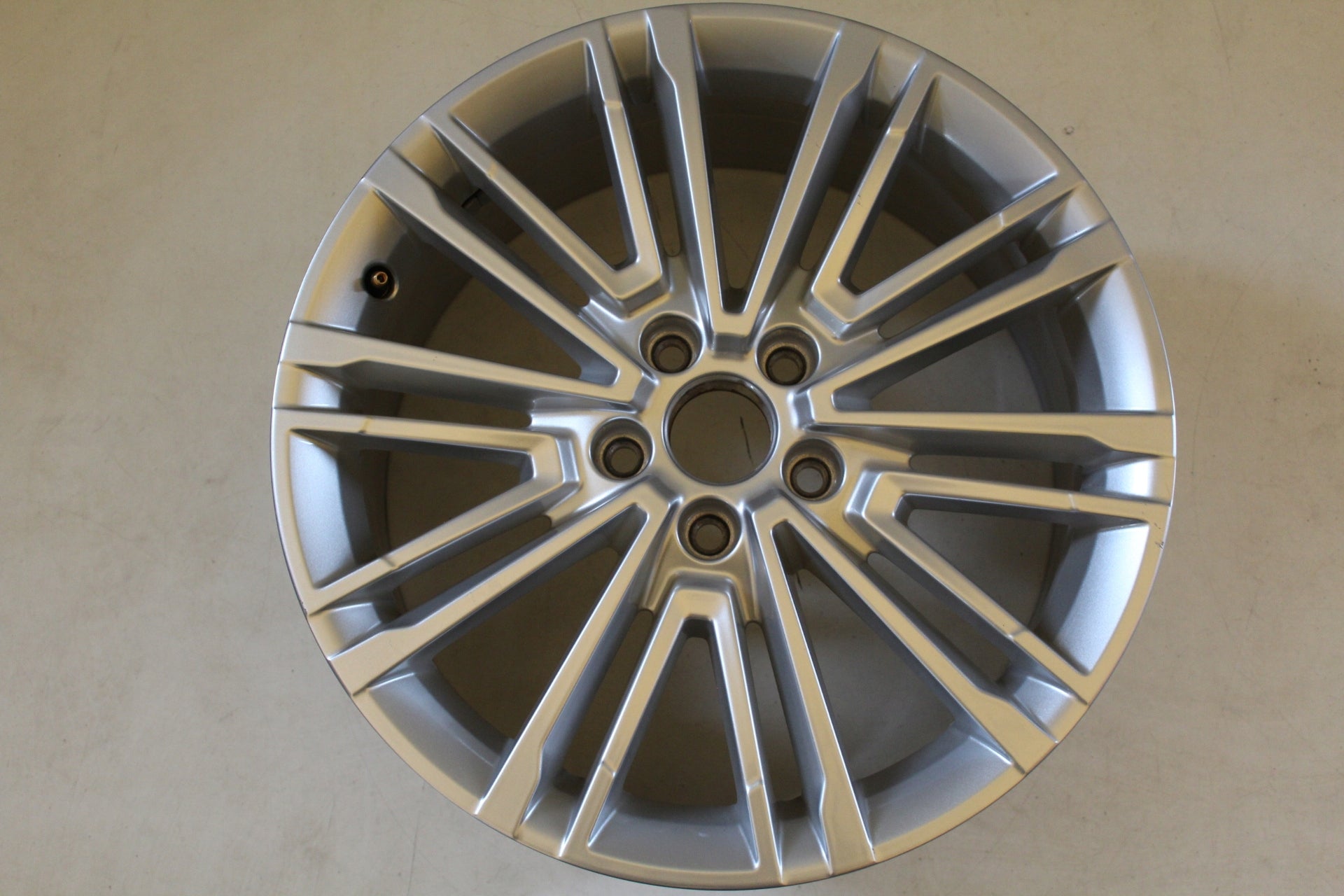  1x Alu Felge Audi A3 S3 Aluminum rim 18 Zoll 7.5J 5x112 51ET 8V0601025DR product image