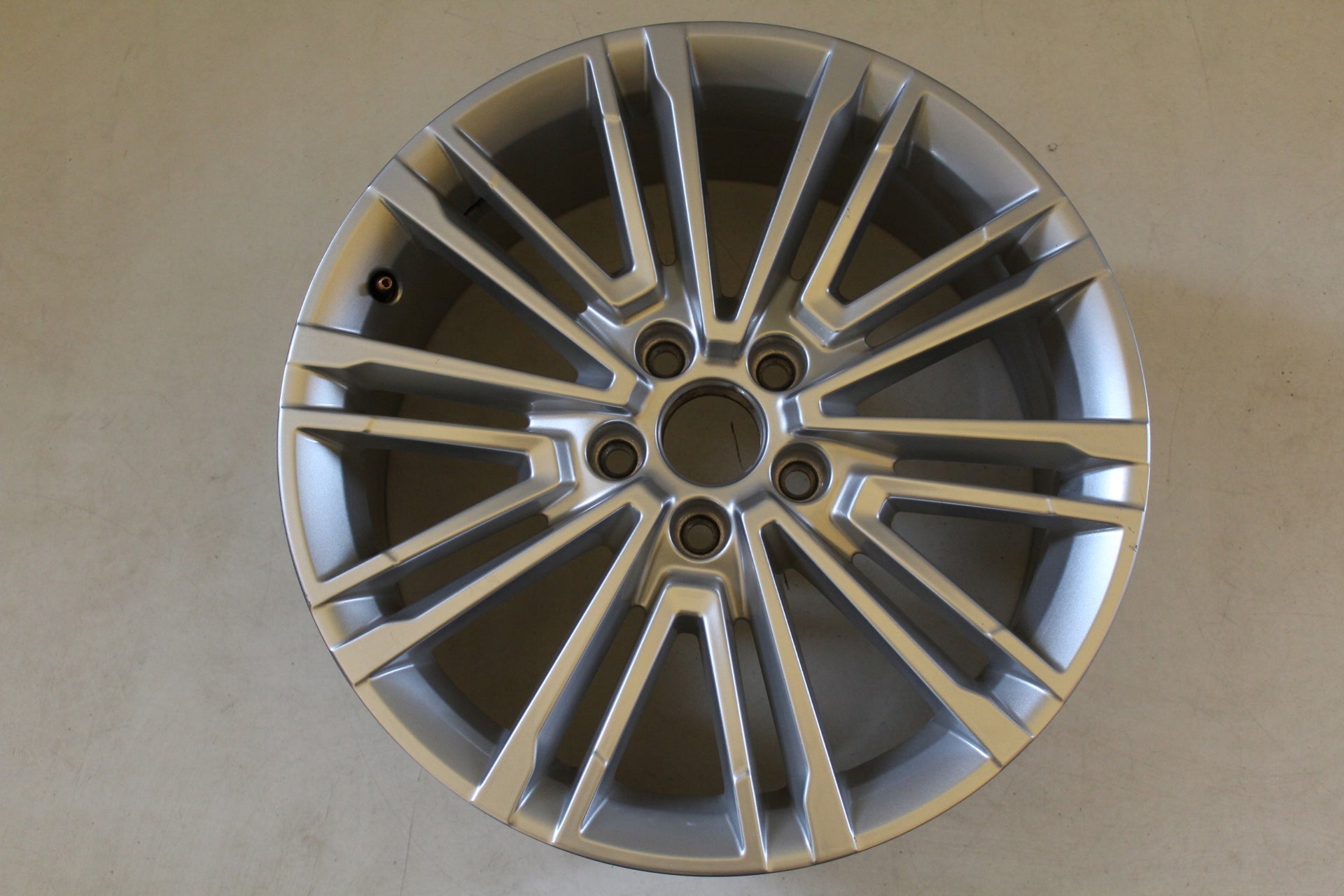 1x Alu Felge Audi A3 S3 Aluminum rim 18 Zoll 7.5J 5x112 51ET 8V0601025DR