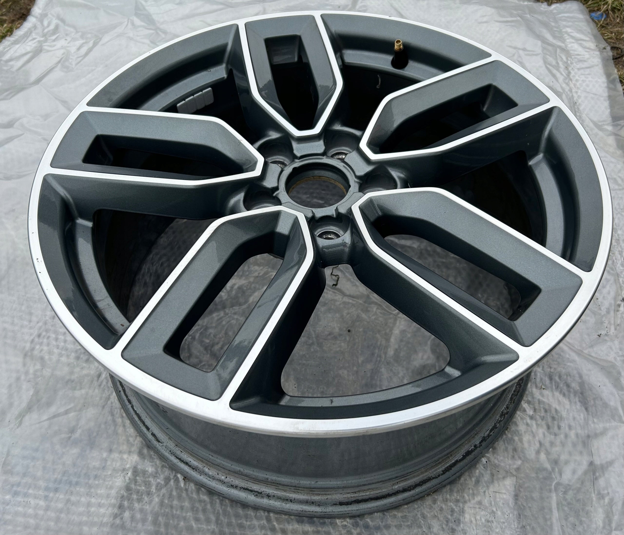 1x Alu Felge Audi A3 S3 Aluminum rim 18 Zoll 7.5J 5x112 51ET 8V0601025M