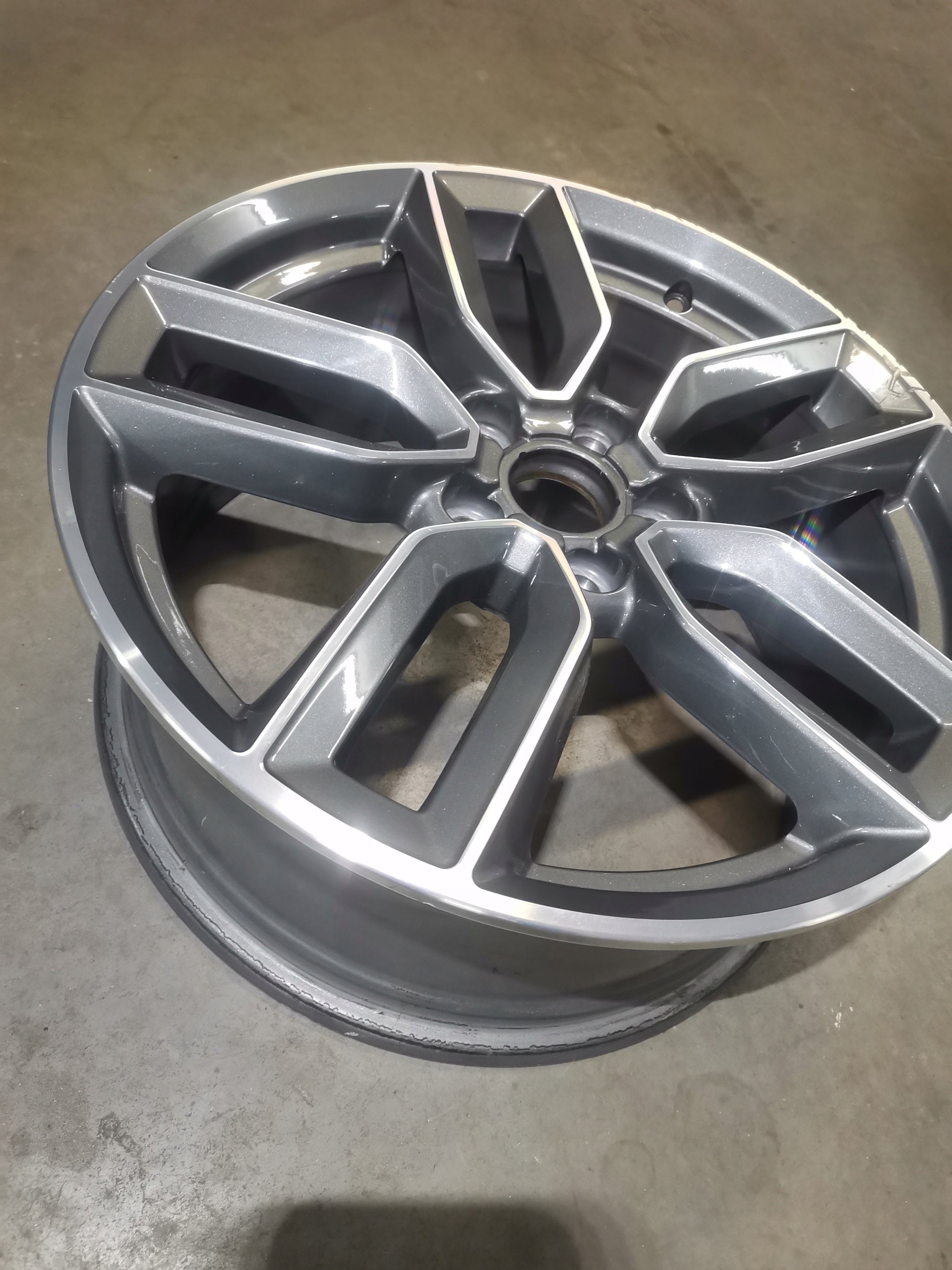 1x Alu Felge Audi A3 S3 Aluminum rim 18 Zoll 7.5J 5x112 51ET 8V0601025M