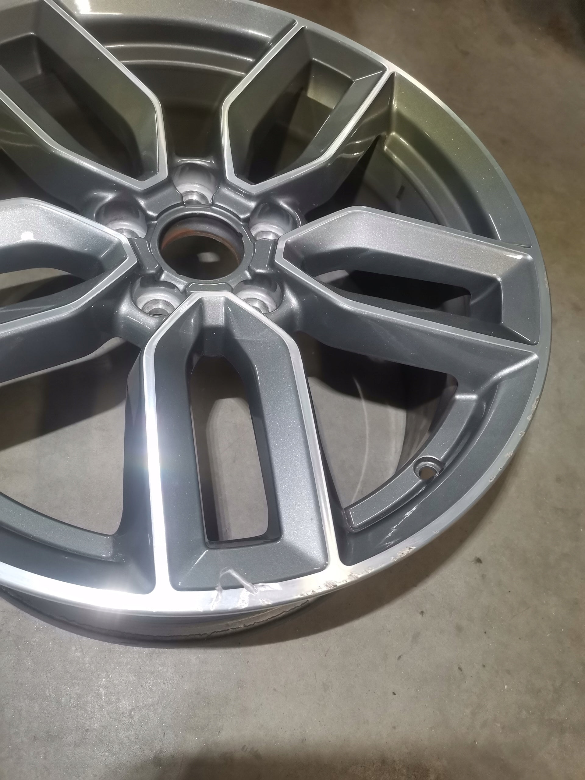 1x Alu Felge Audi A3 S3 Aluminum rim 18 Zoll 7.5J 5x112 51ET 8V0601025M