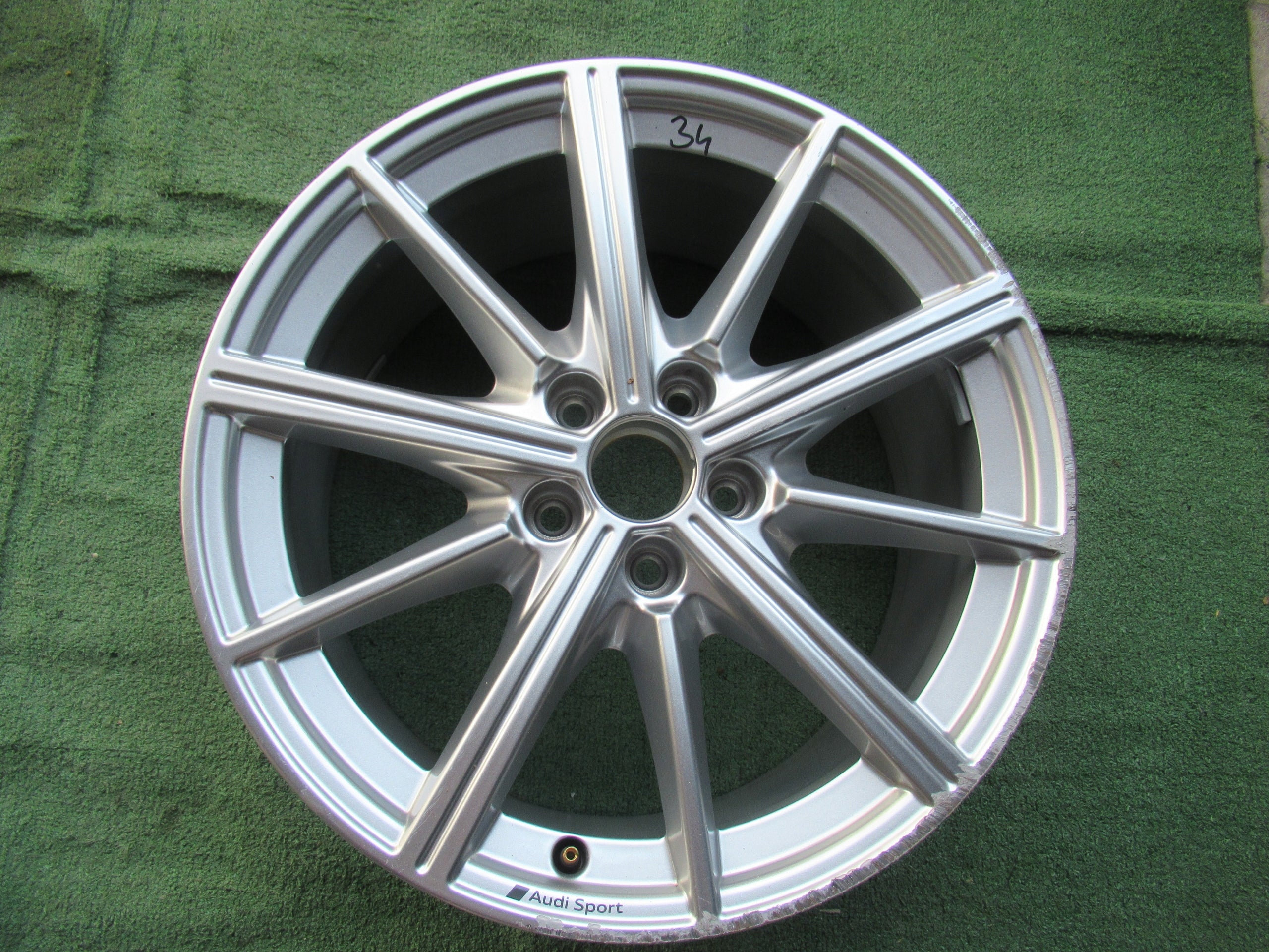 1x Alu Felge Audi A3 S3 Aluminum rim 18 Zoll 8.5J 5x112 46ET 8Y0601025M