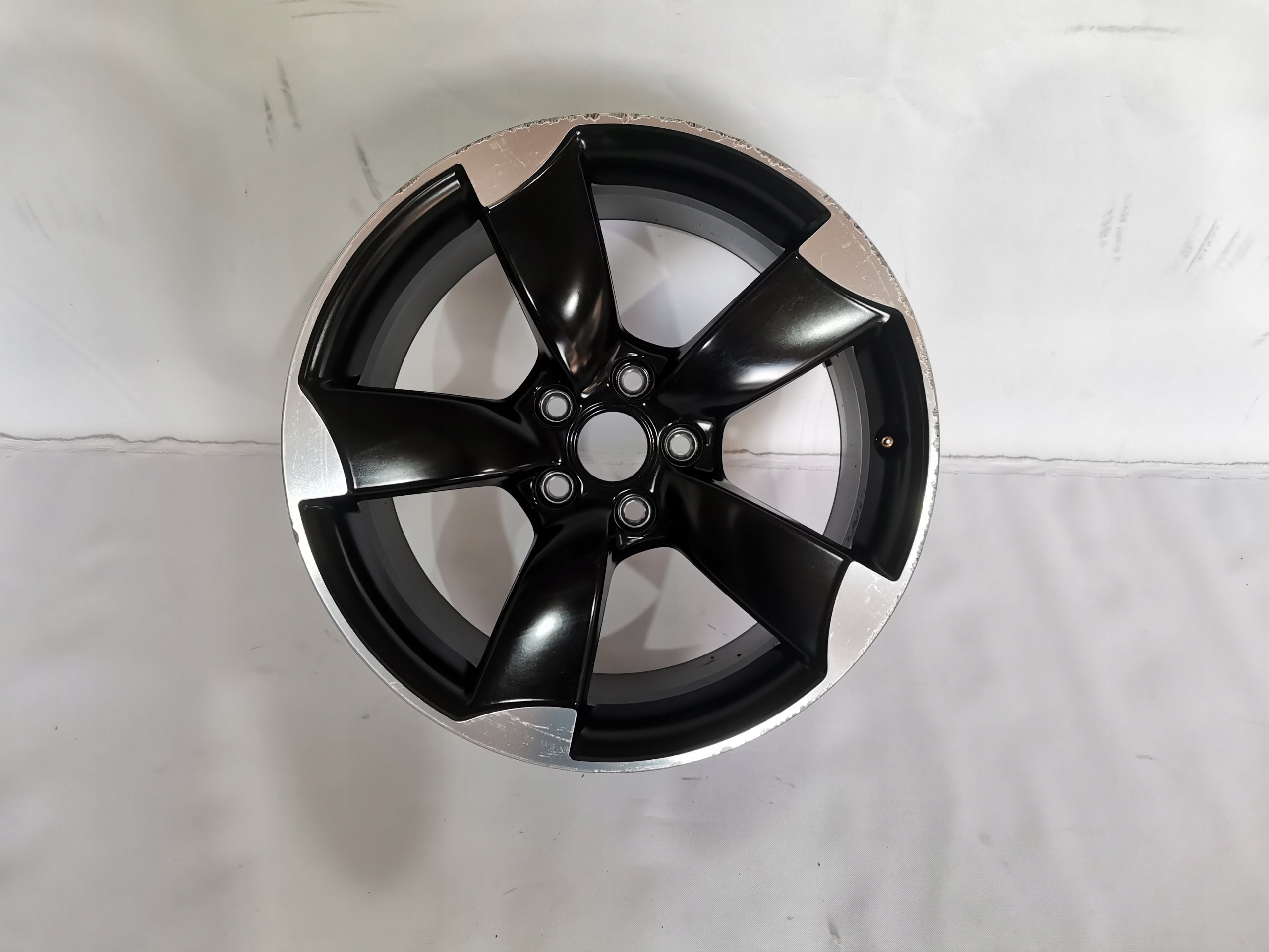 1x Alu Felge Audi A3 S3 Aluminum rim 18 Zoll 8.0J 5x112 46ET 8V0601025AN