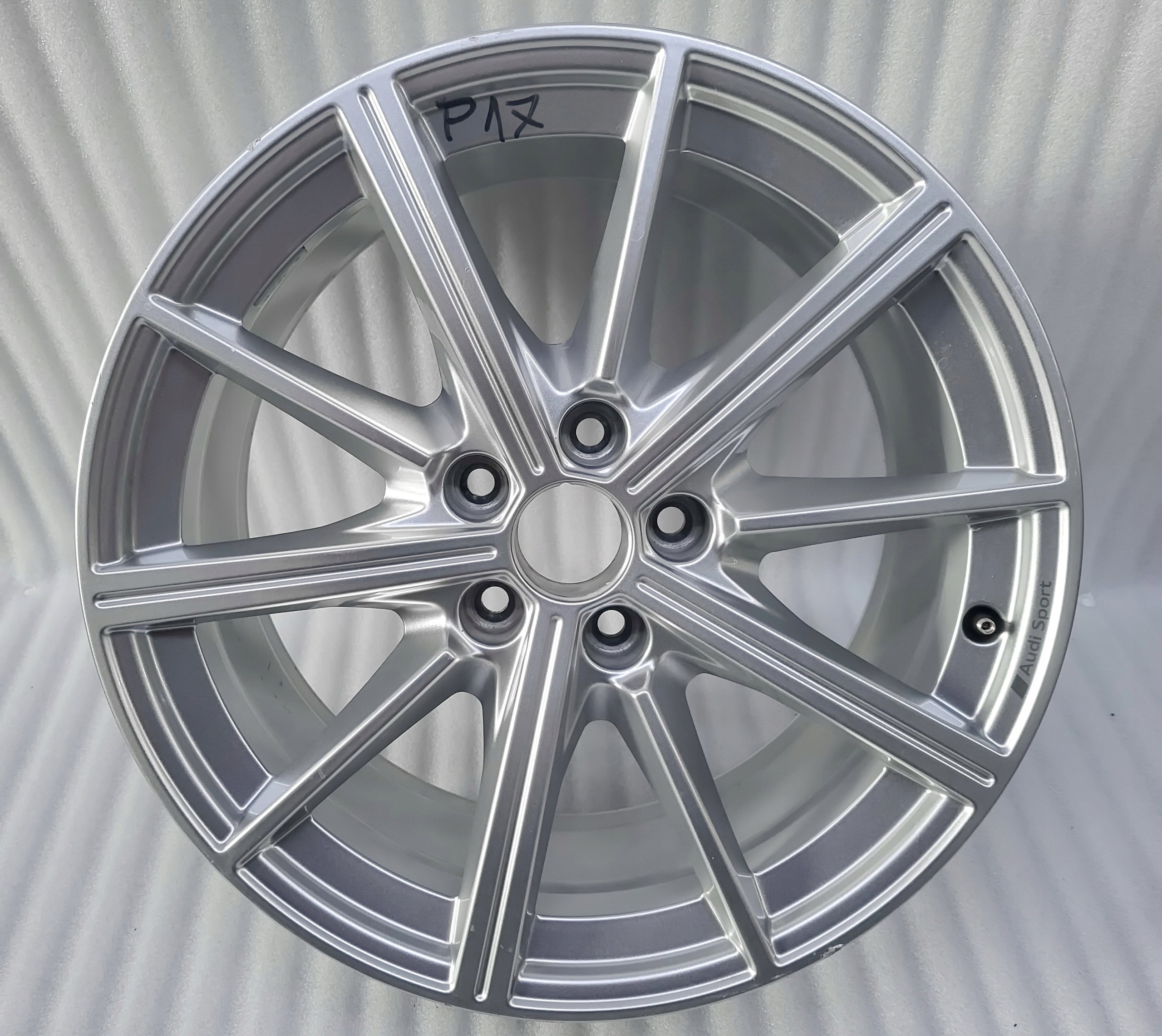  1x Alu Felge Audi A3 S3 Aluminum rim 18 Zoll 8.0J 5x112 46ET 8Y0601025M product image