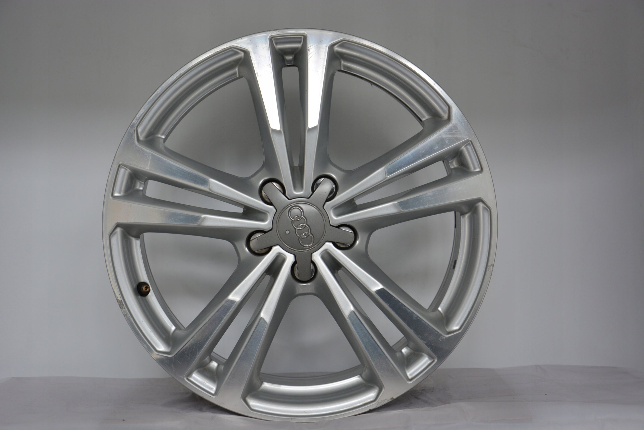 1x Alu Felge Audi A3 S3 Aluminum rim 18 Zoll 7.5J 5x112 51ET 8V0601025AJ