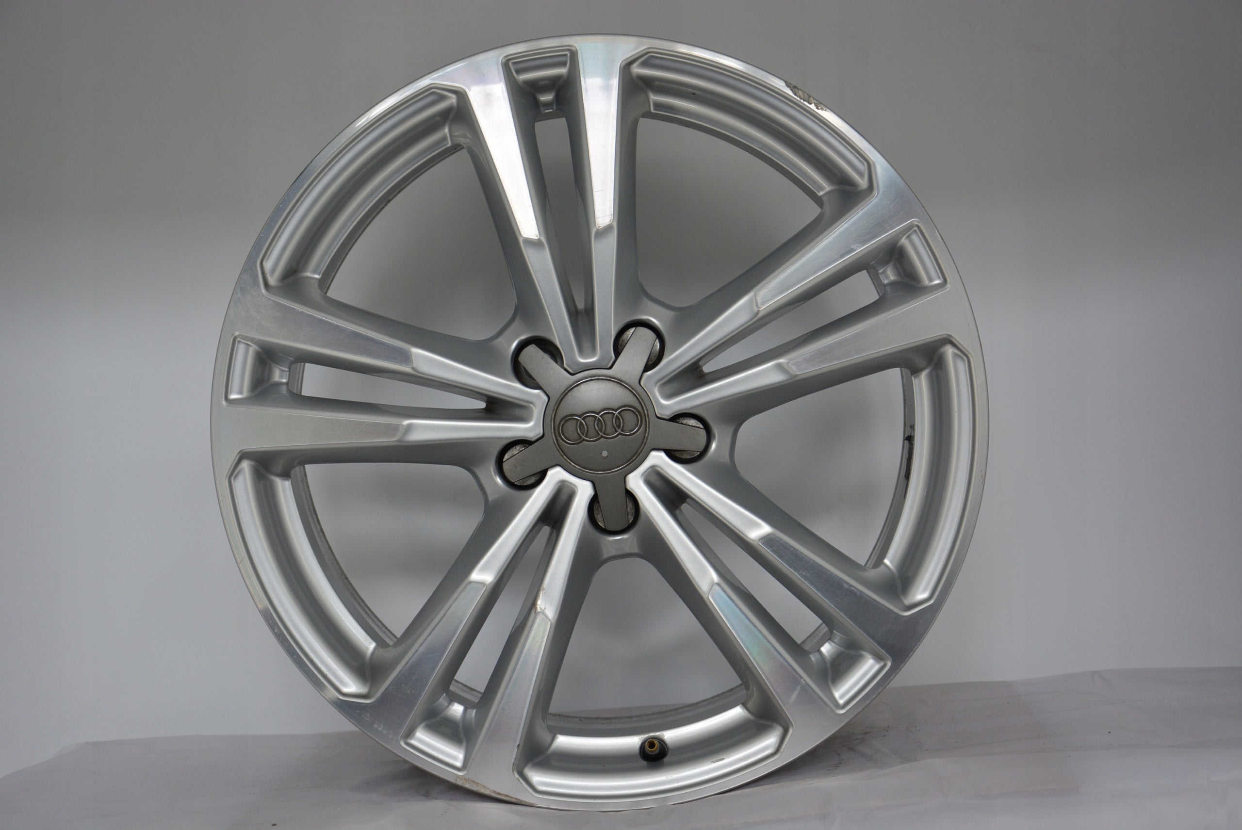 1x Alu Felge Audi A3 S3 Aluminum rim 18 Zoll 7.5J 5x112 51ET 8V0601025AJ