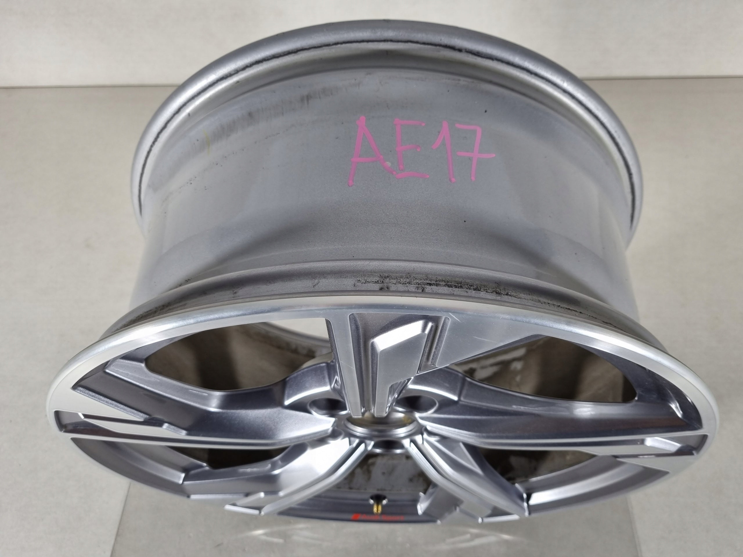 1x Alu Felge Audi A3 S3 Aluminum rim 18 Zoll 8.0J 5x112 46ET 8Y0601025P