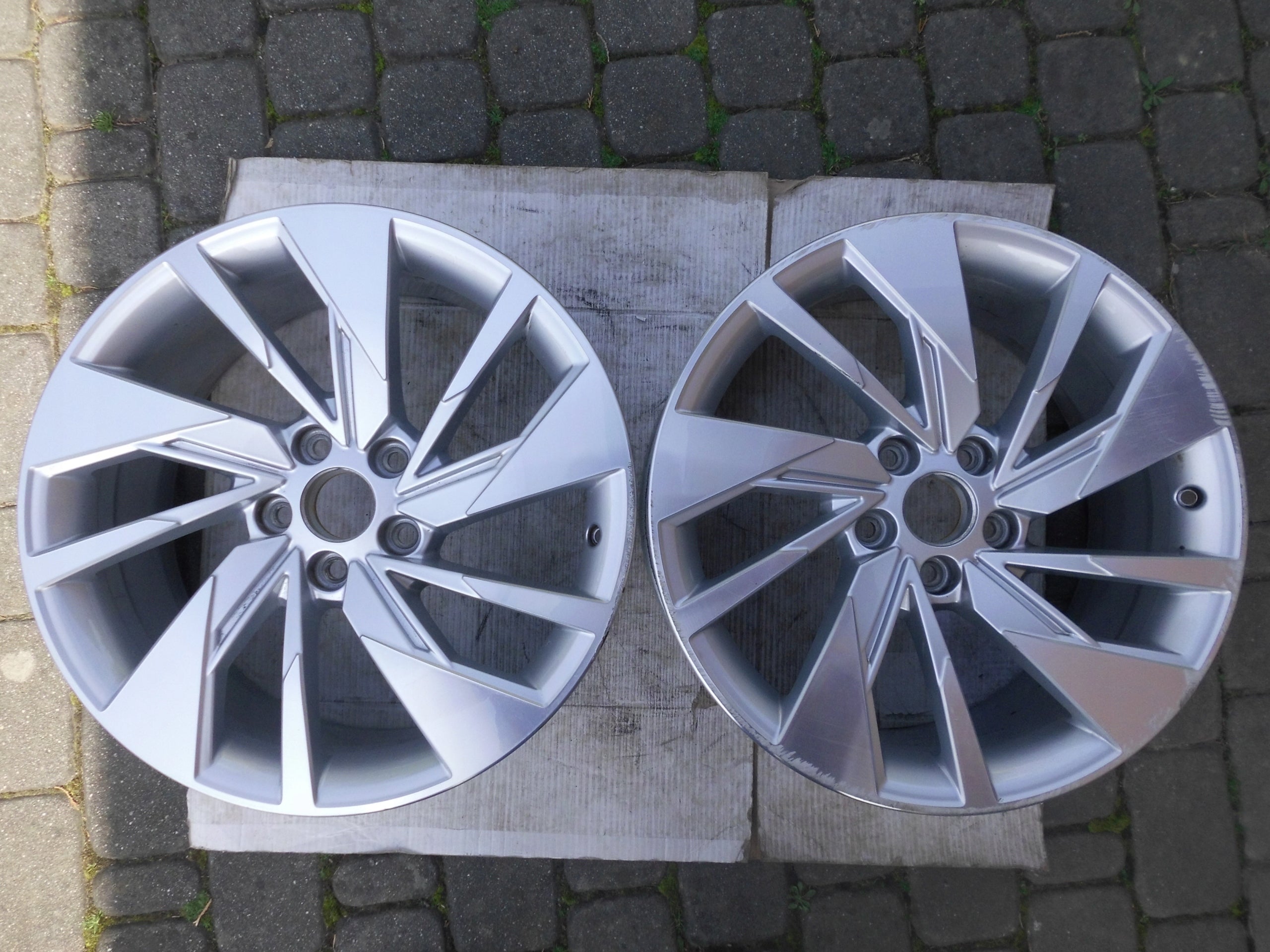 1x Alu Felge Audi A3 S3 Aluminum rim 18 Zoll 8.0J 5x112 46ET 8Y0601025F