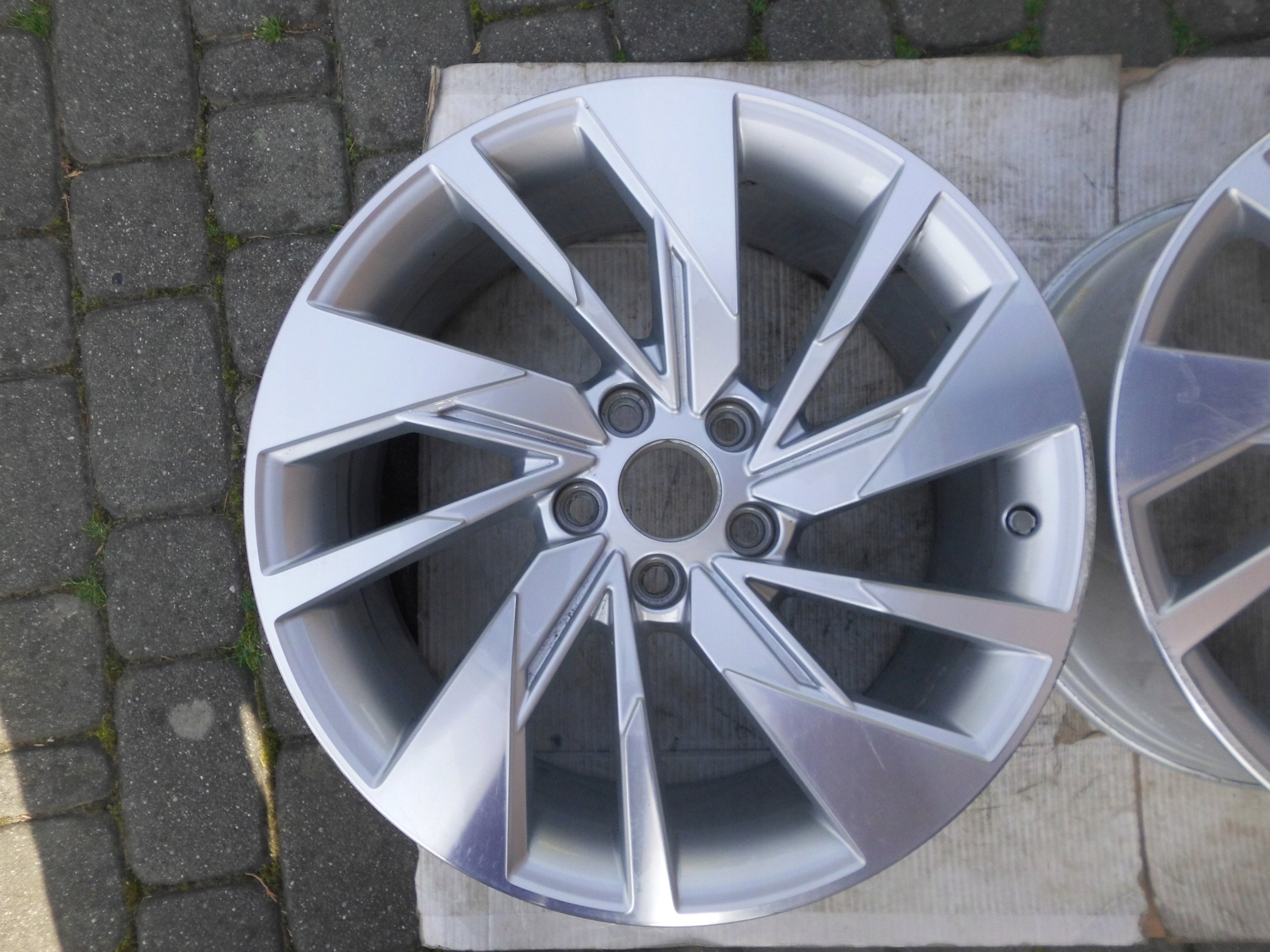 1x Alu Felge Audi A3 S3 Aluminum rim 18 Zoll 8.0J 5x112 46ET 8Y0601025F