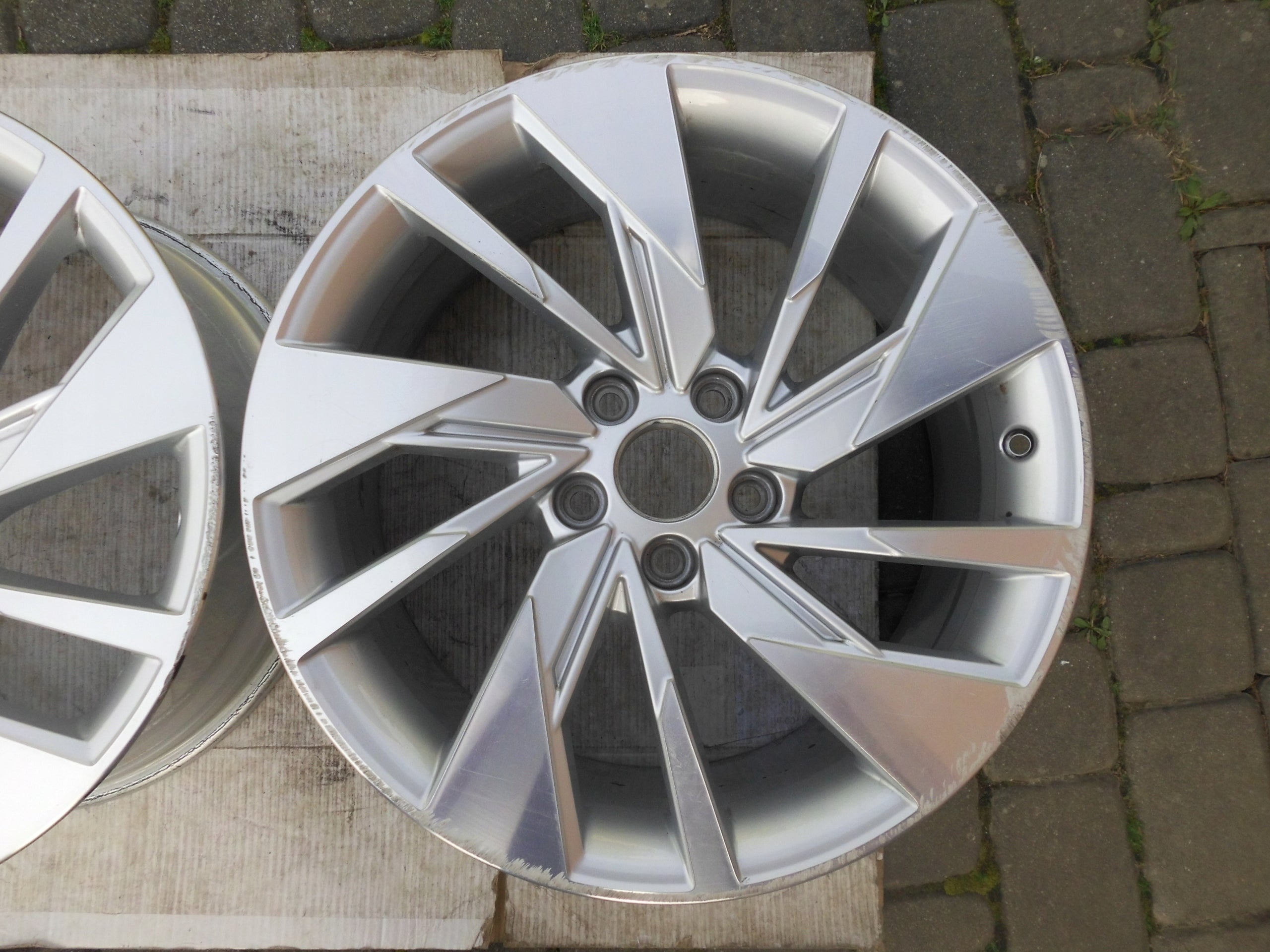 1x Alu Felge Audi A3 S3 Aluminum rim 18 Zoll 8.0J 5x112 46ET 8Y0601025F