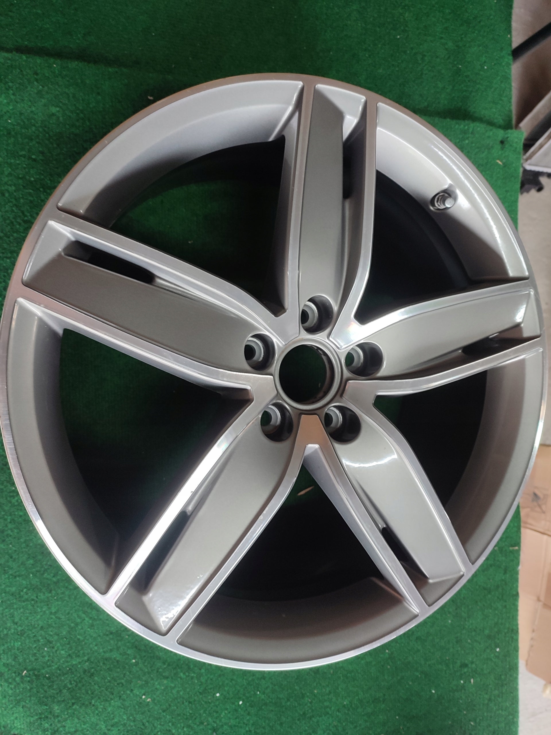  1x Alu Felge Audi A3 S3 Aluminum rim 19 Zoll 8.0J 5x112 -49ET 8V0601025AS product image