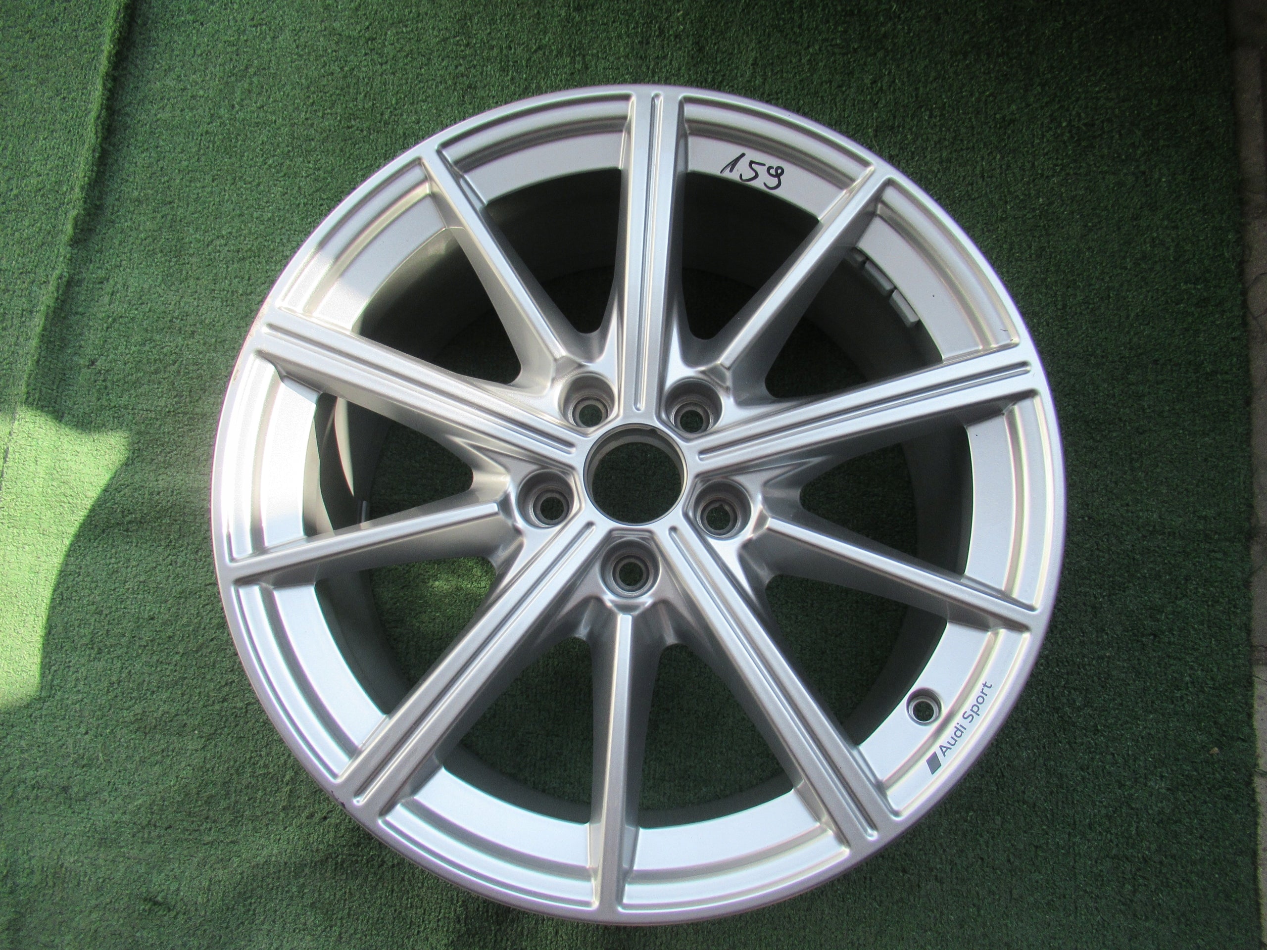 1x Alu Felge Audi A3 S3 Aluminum rim 18 Zoll 8.5J 5x112 46ET 8Y0601025M