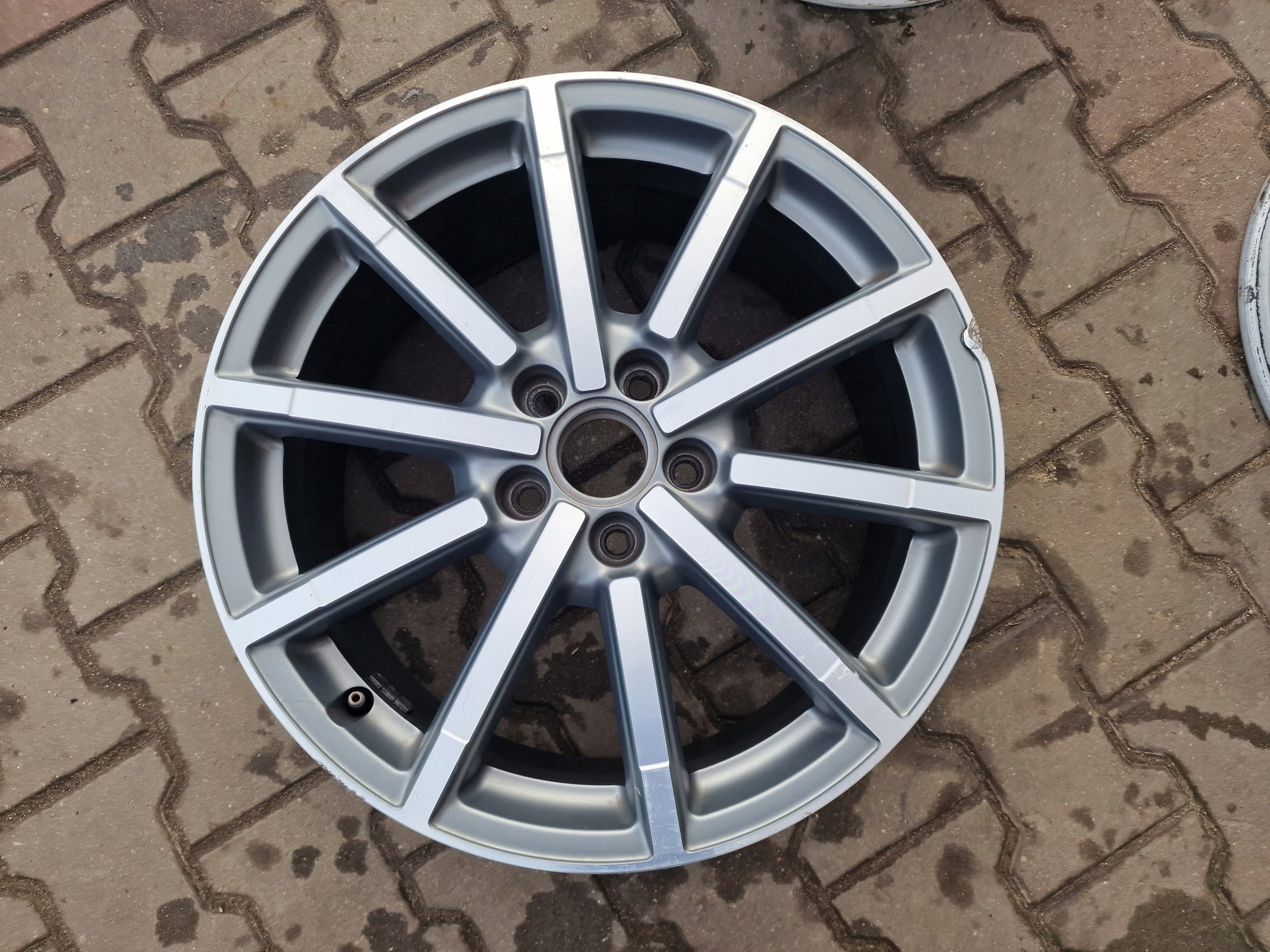 1x Alu Felge Audi A3 S3 Aluminum rim 18 Zoll 7.5J 5x112 51ET 8V0601025AM