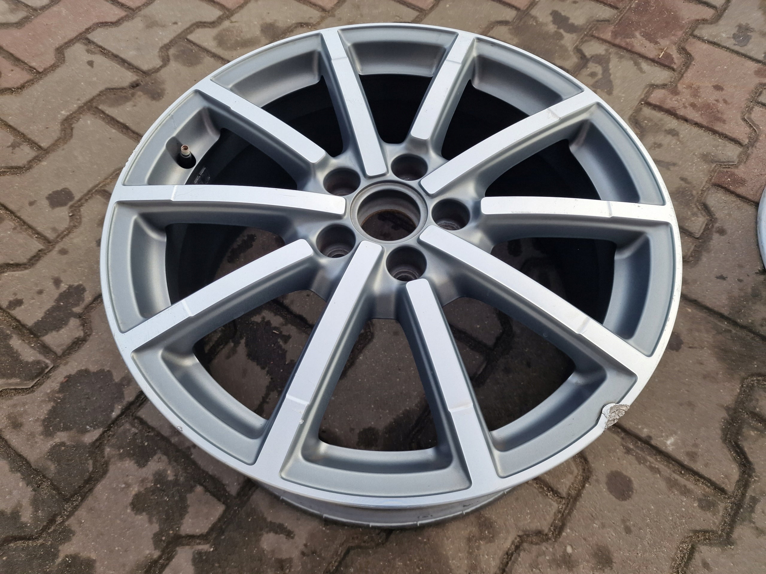 1x Alu Felge Audi A3 S3 Aluminum rim 18 Zoll 7.5J 5x112 51ET 8V0601025AM