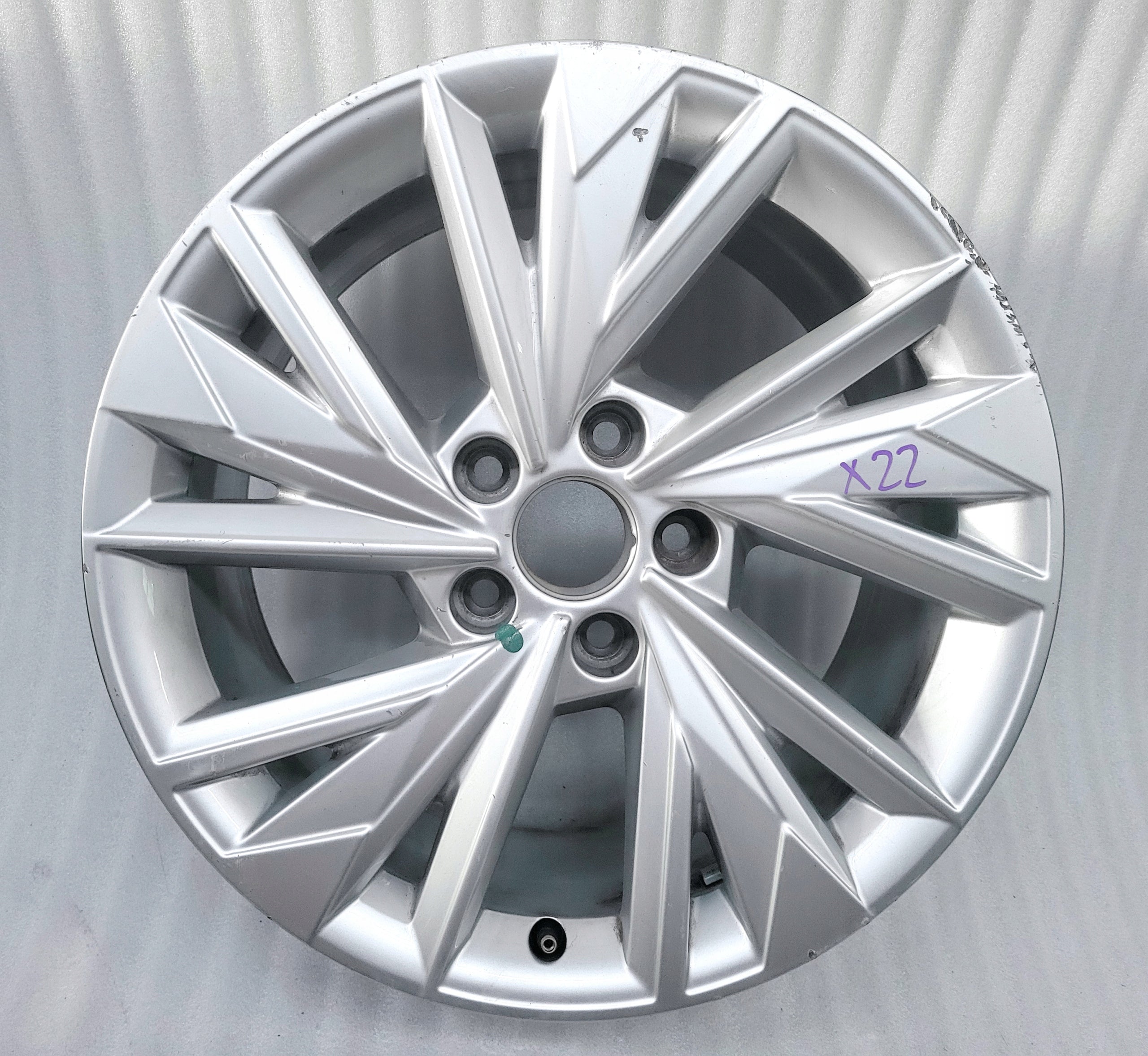 1x Alu Felge Audi A3 S3 Aluminum rim 17 Zoll 8.0J 5x112 46ET 8Y0601025D