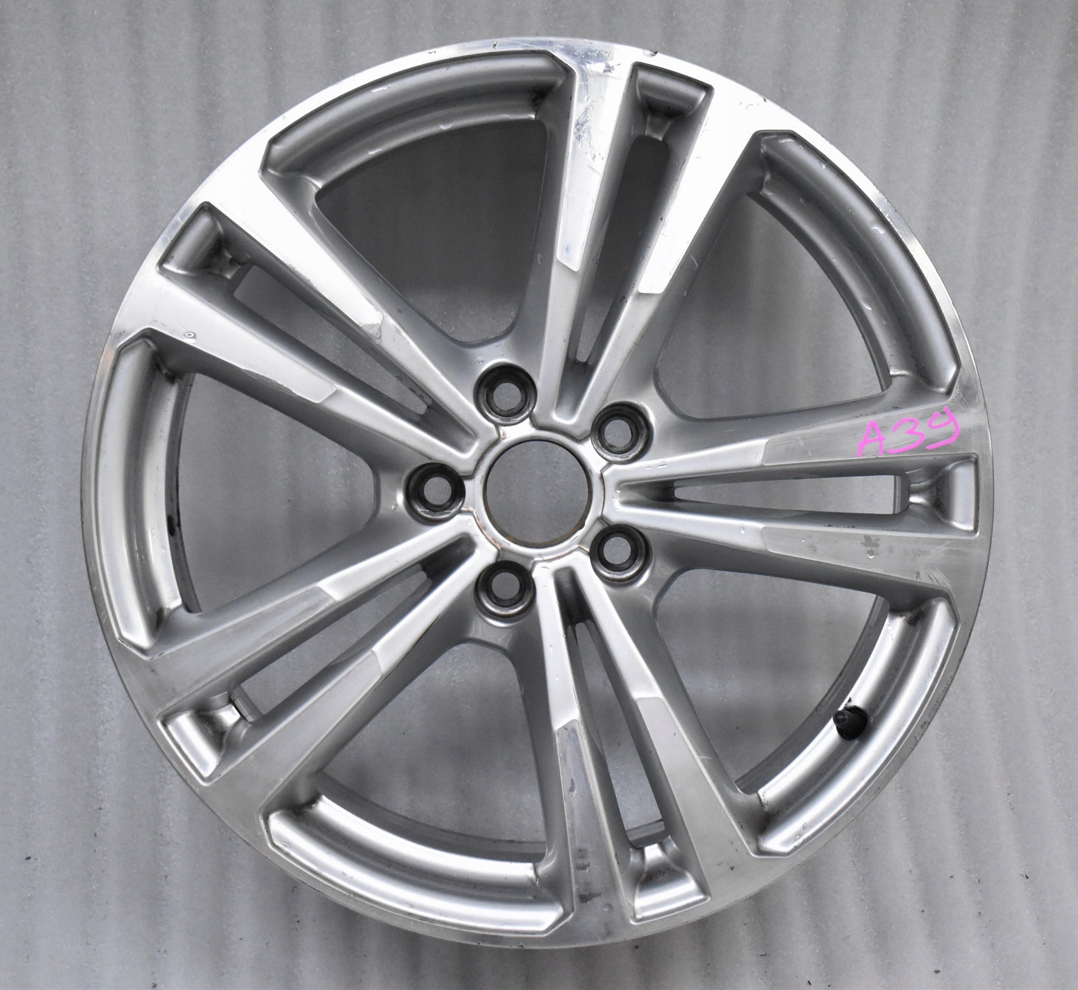 1x Alu Felge Audi A3 S3 Aluminum rim 18 Zoll 7.5J 5x112 51ET 8V0601025AJ