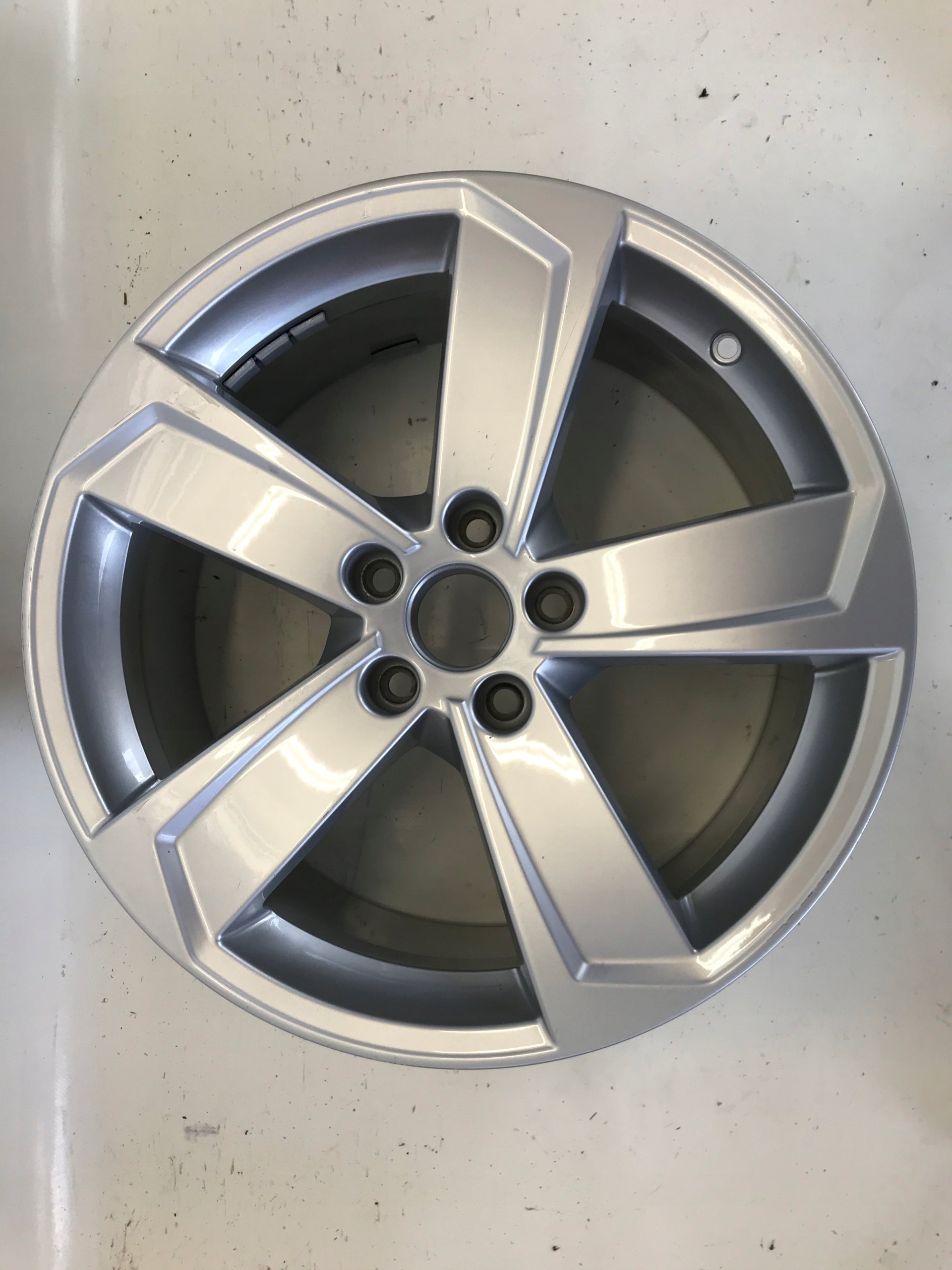  1x Alu Felge Audi A3 S3 Aluminum rim 18 Zoll 8.0J 5x112 8V0601025 product image