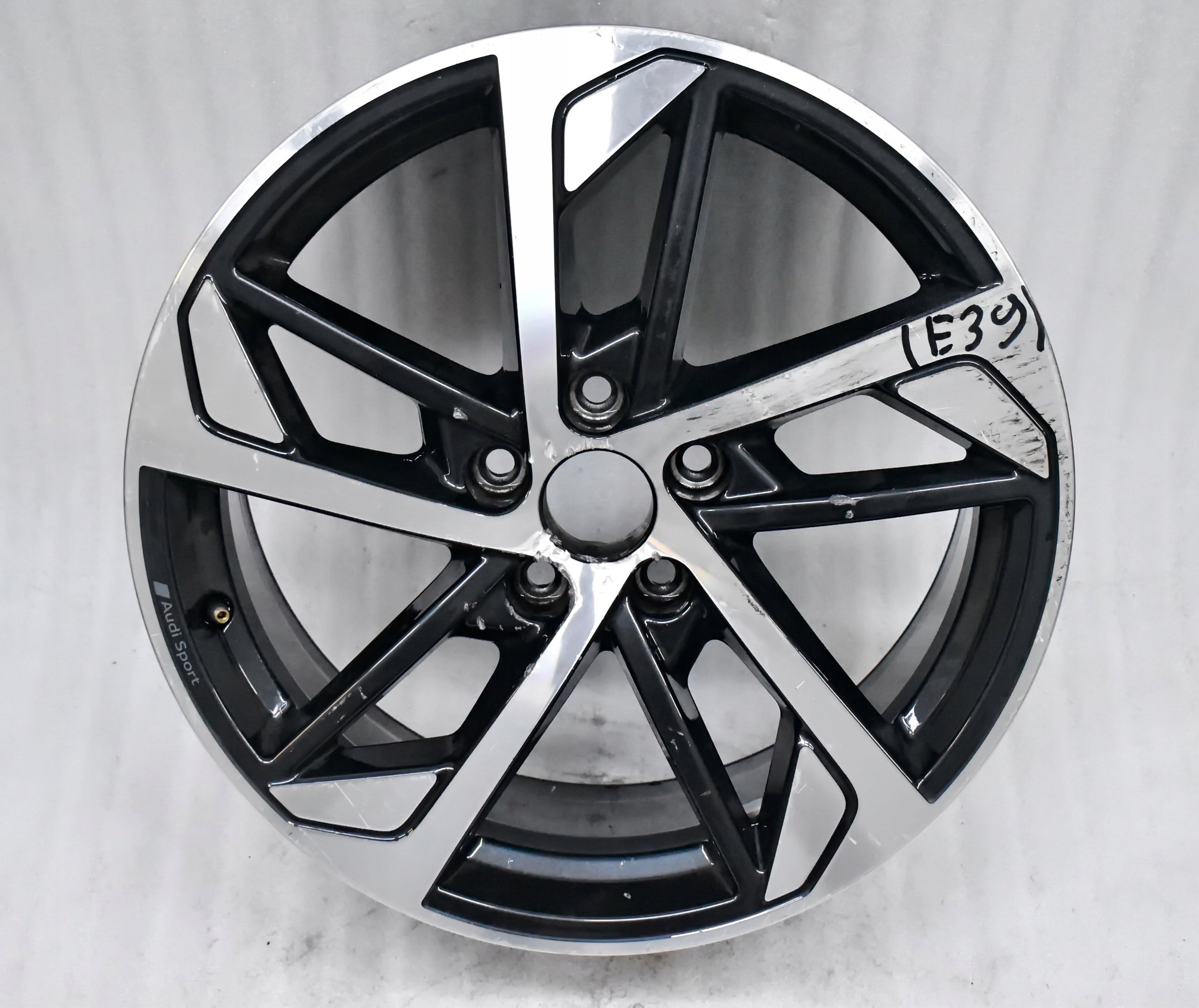 1x Alu Felge Audi A3 S3 Aluminum rim 18 Zoll 7.5J 5x112 51ET 8V0601025EQ