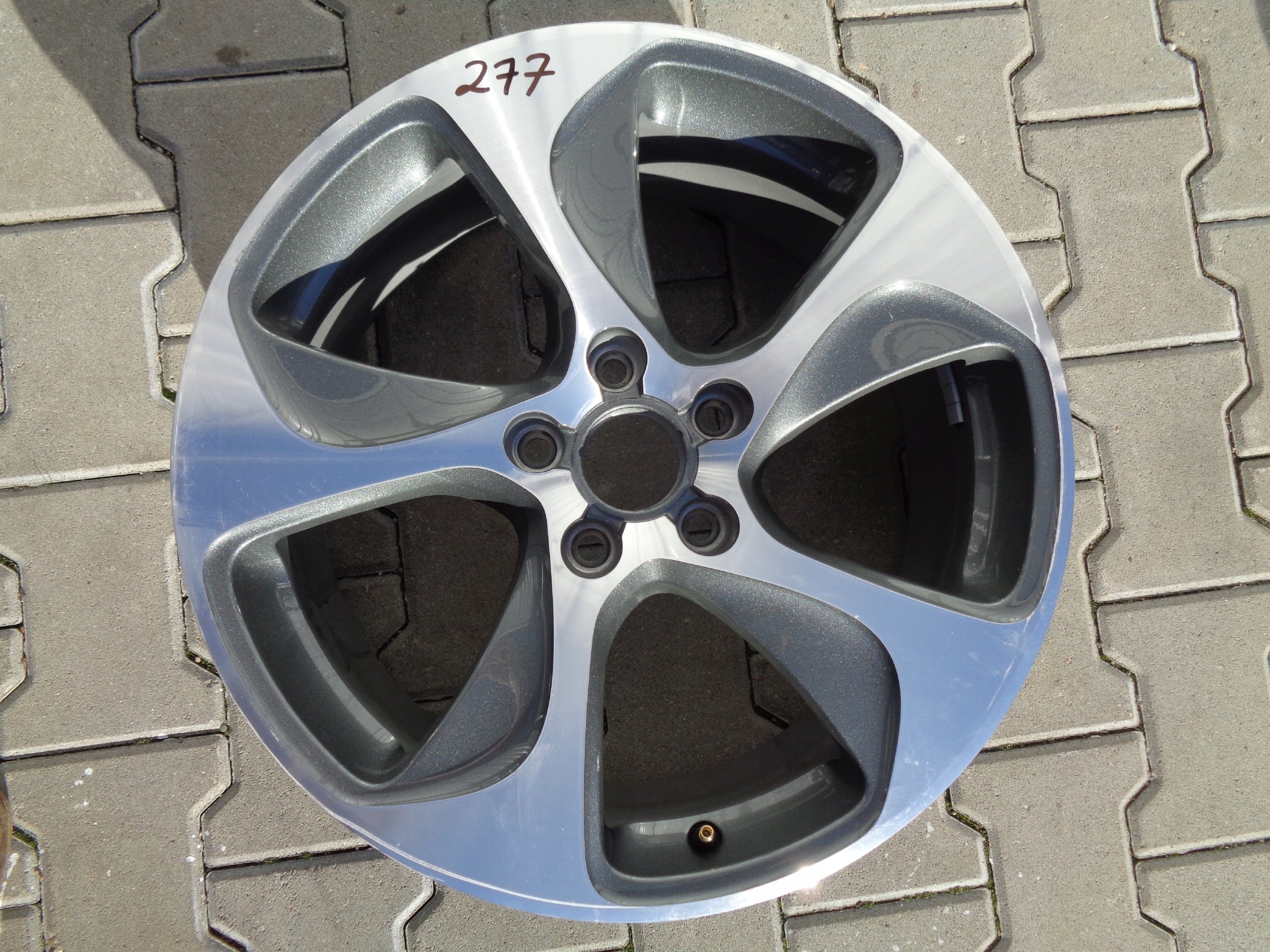  1x Alu Felge Audi A3 S3 Aluminum rim 18 Zoll 7.5J 5x112 51ET 8V0601025CC product image