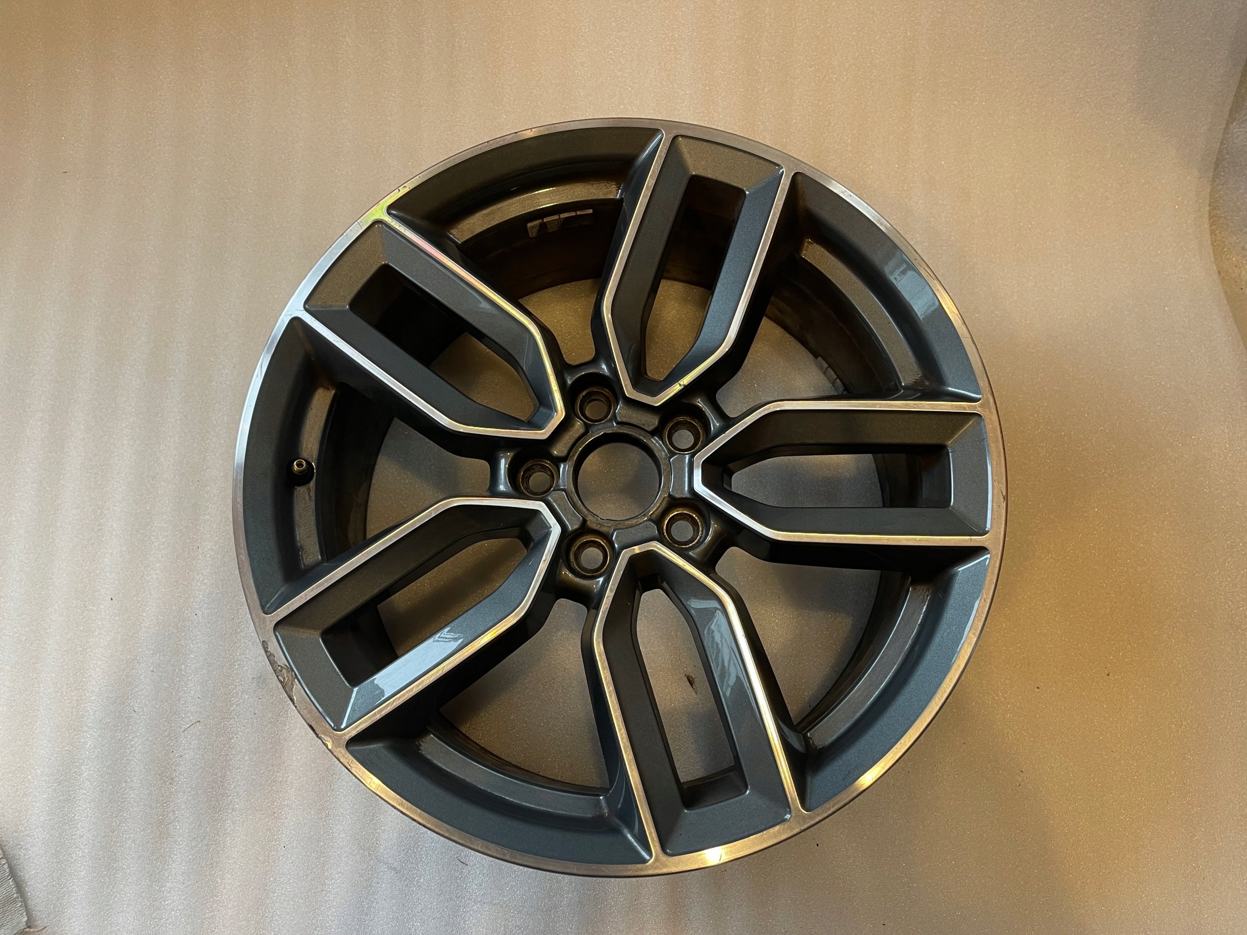  1x Alu Felge Audi A3 Aluminum rim 18 Zoll 7.5J 5x112 51ET 8V0601025M product image