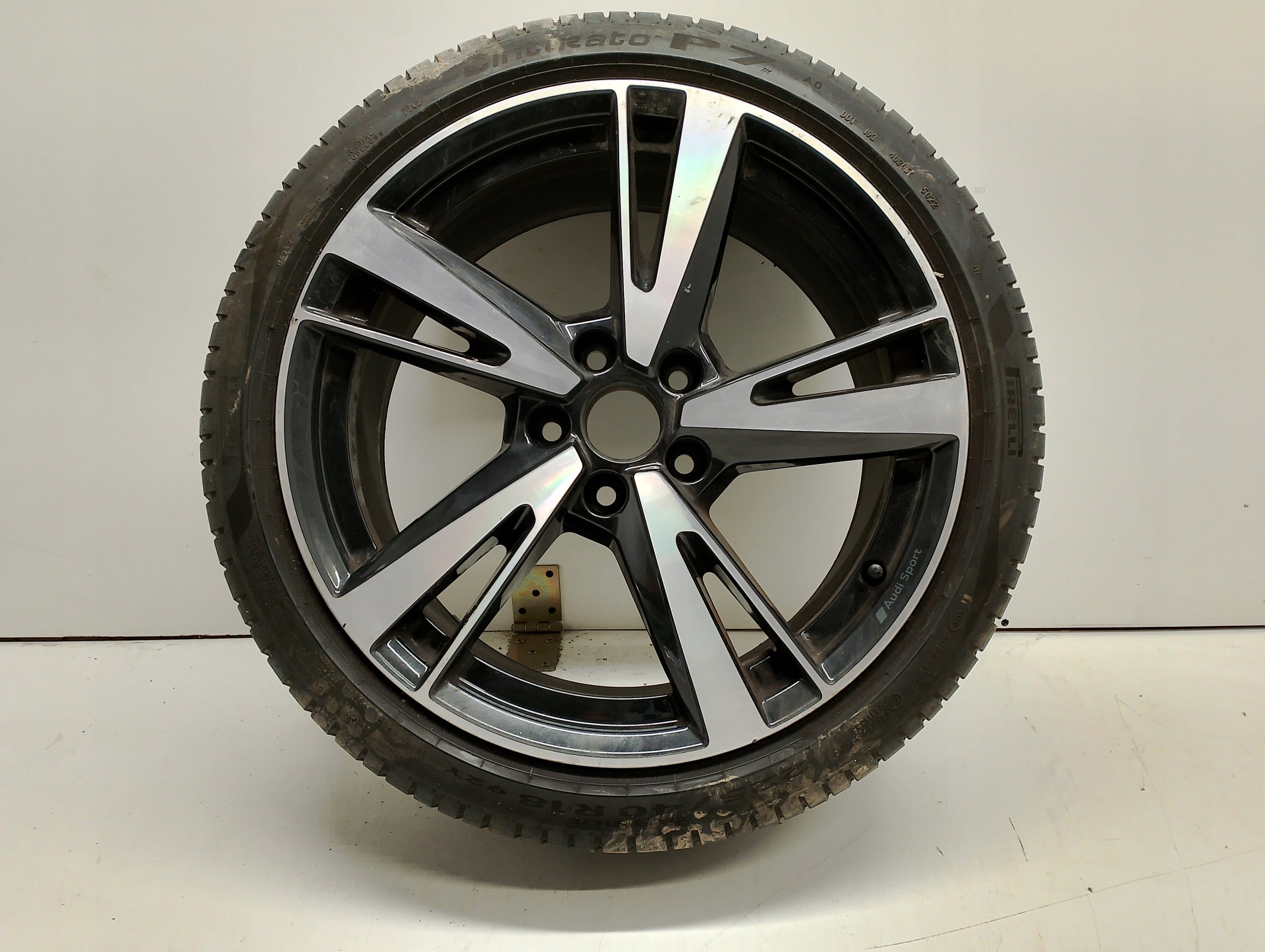  1x Alu Felge Audi A3 Aluminum rim 18 Zoll 8.0J 5x112 46ET 8Y0601025N product image