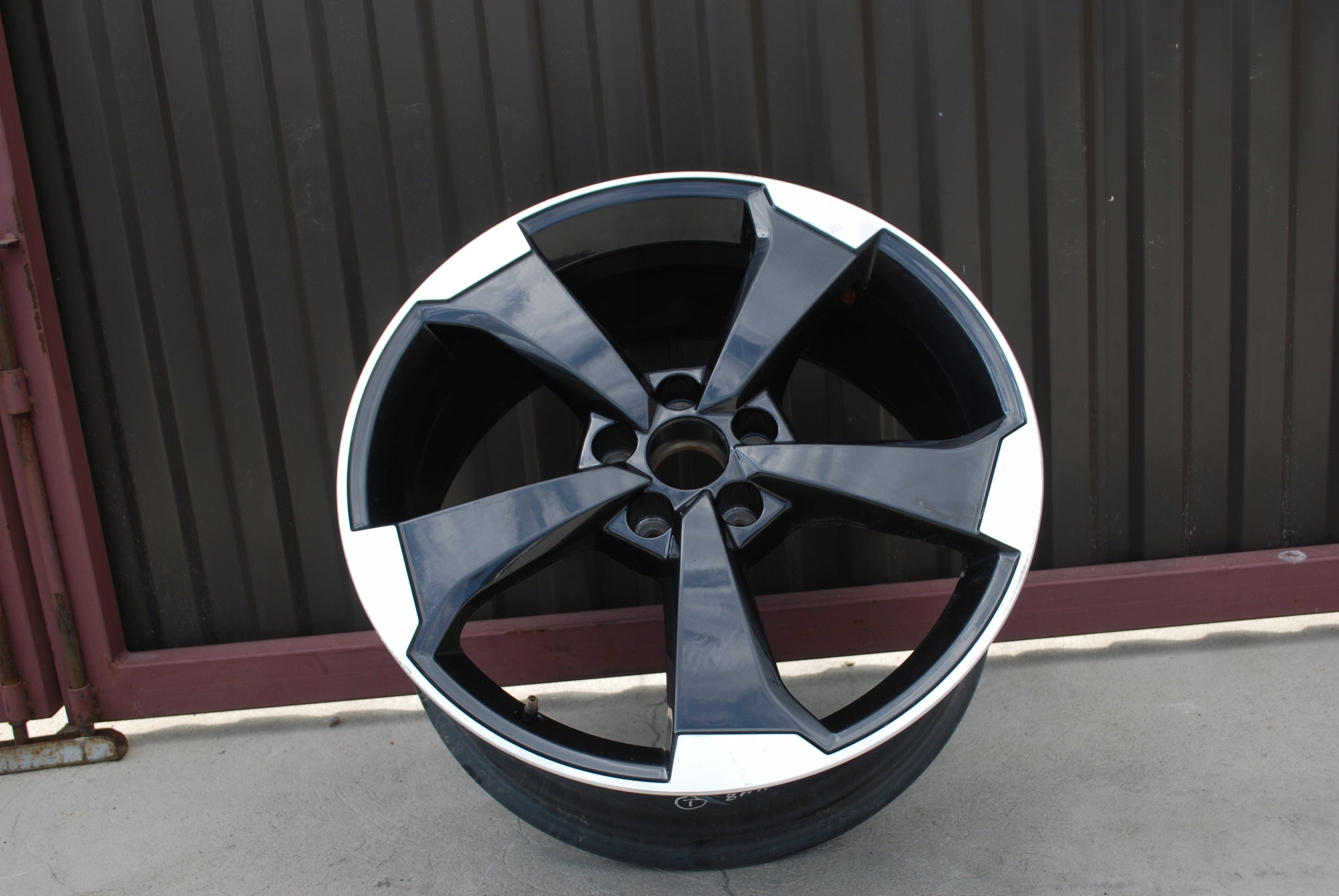  1x aluminum rim Audi A3 aluminum rim 19 inch 8.0J 5x112 8V0601025CF  product image