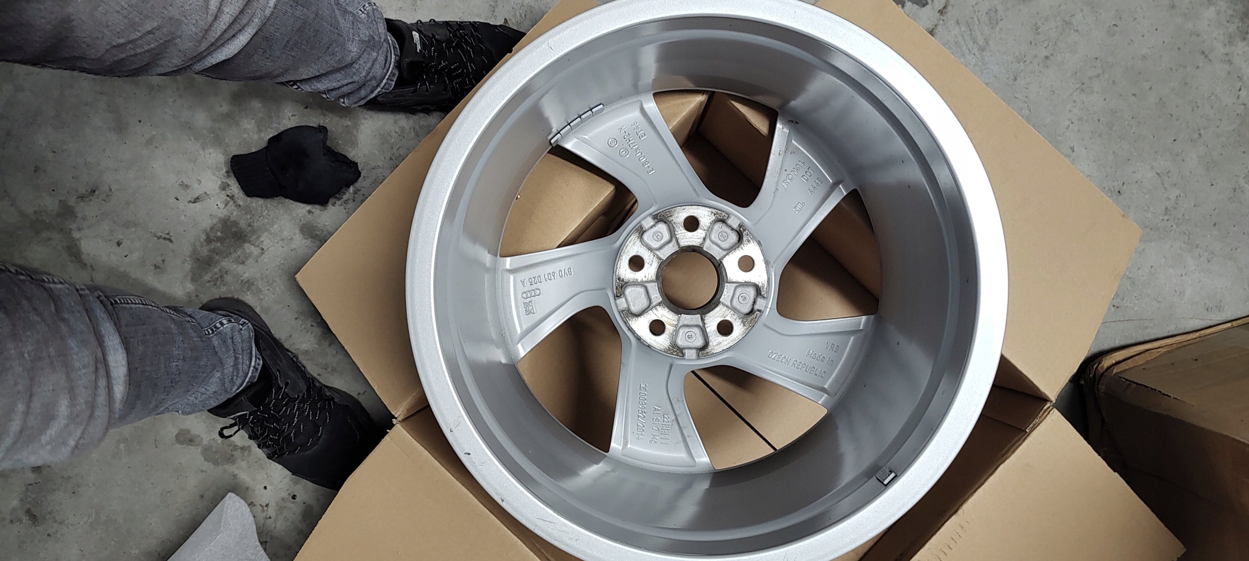 1x Alu Felge Audi A3 Aluminum rim 17 Zoll 8.0J 5x112 46ET 8Y0601025A