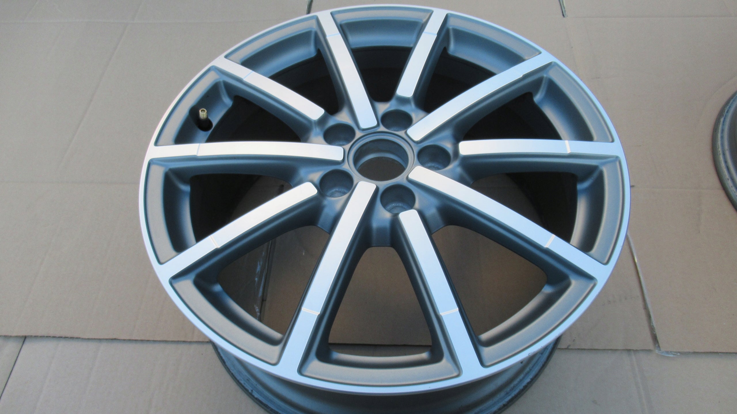 1x Alu Felge Audi A3 Aluminum rim 18 Zoll 7.5J 5x112