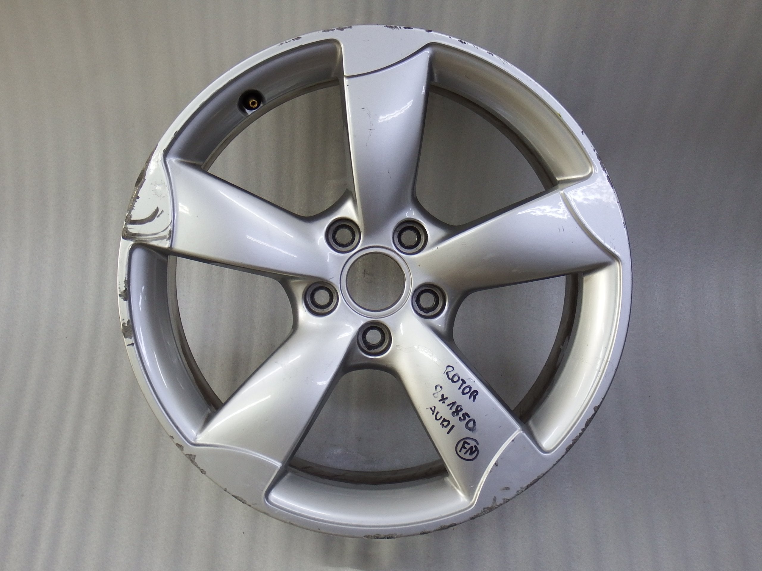 1x Alu Felge Audi A3 Aluminum rim 18 Zoll 8.0J 5x112 50ET 8X0601025AF