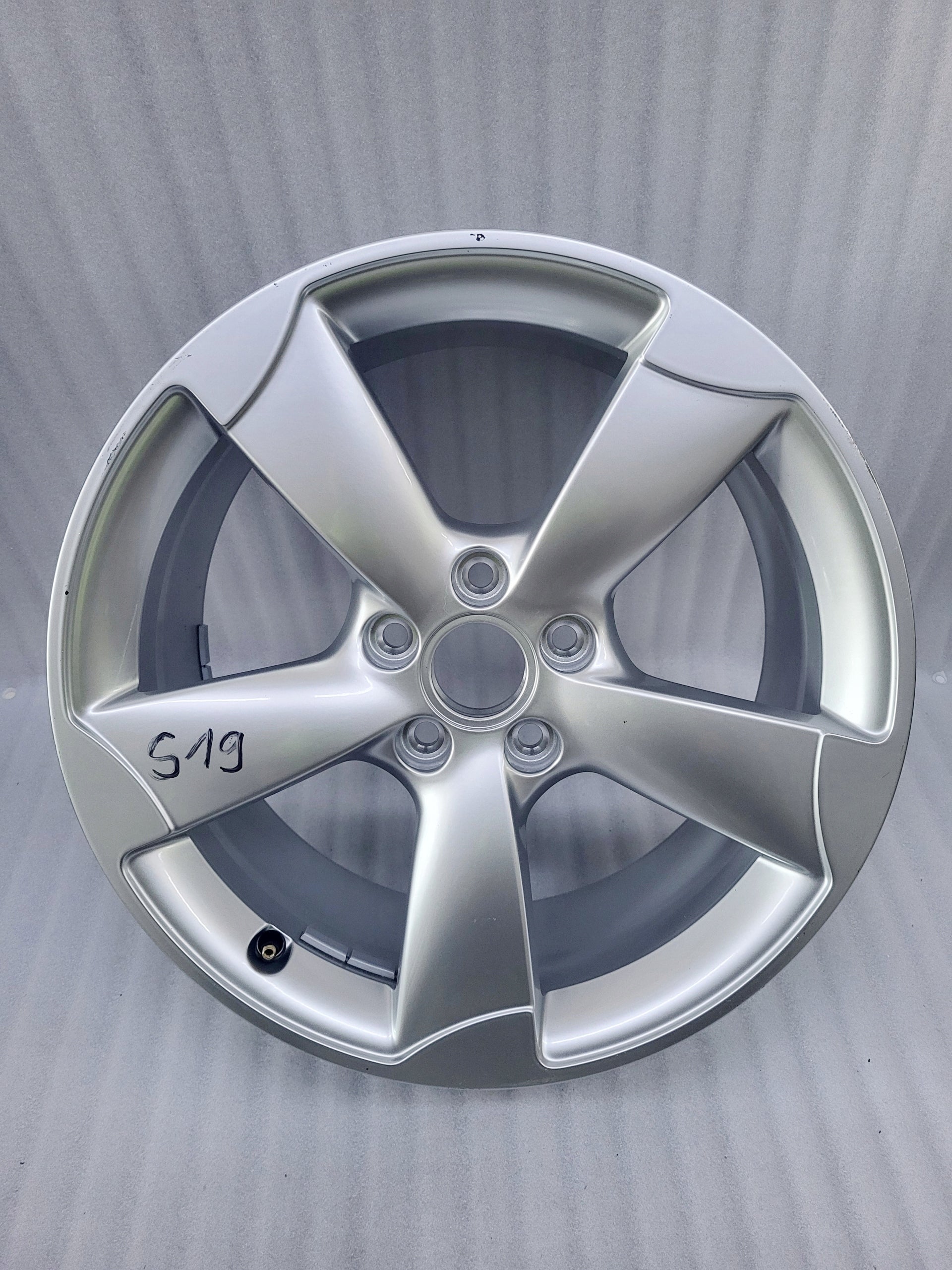 1x Alu Felge Audi A3 Aluminum rim 18 Zoll 8.0J 5x112 50ET 8X0601025AF