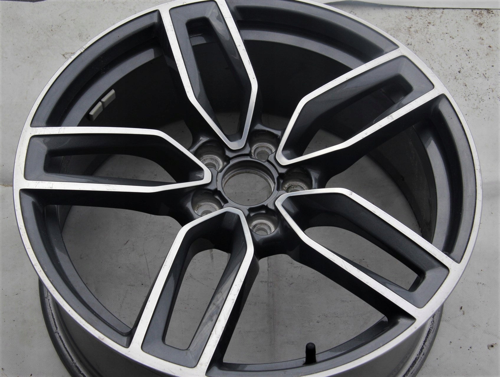  1x aluminum rim Audi A3 Aluminum rim 19 inch 8.0J 5x112 49ET 8V0601025AB  product image