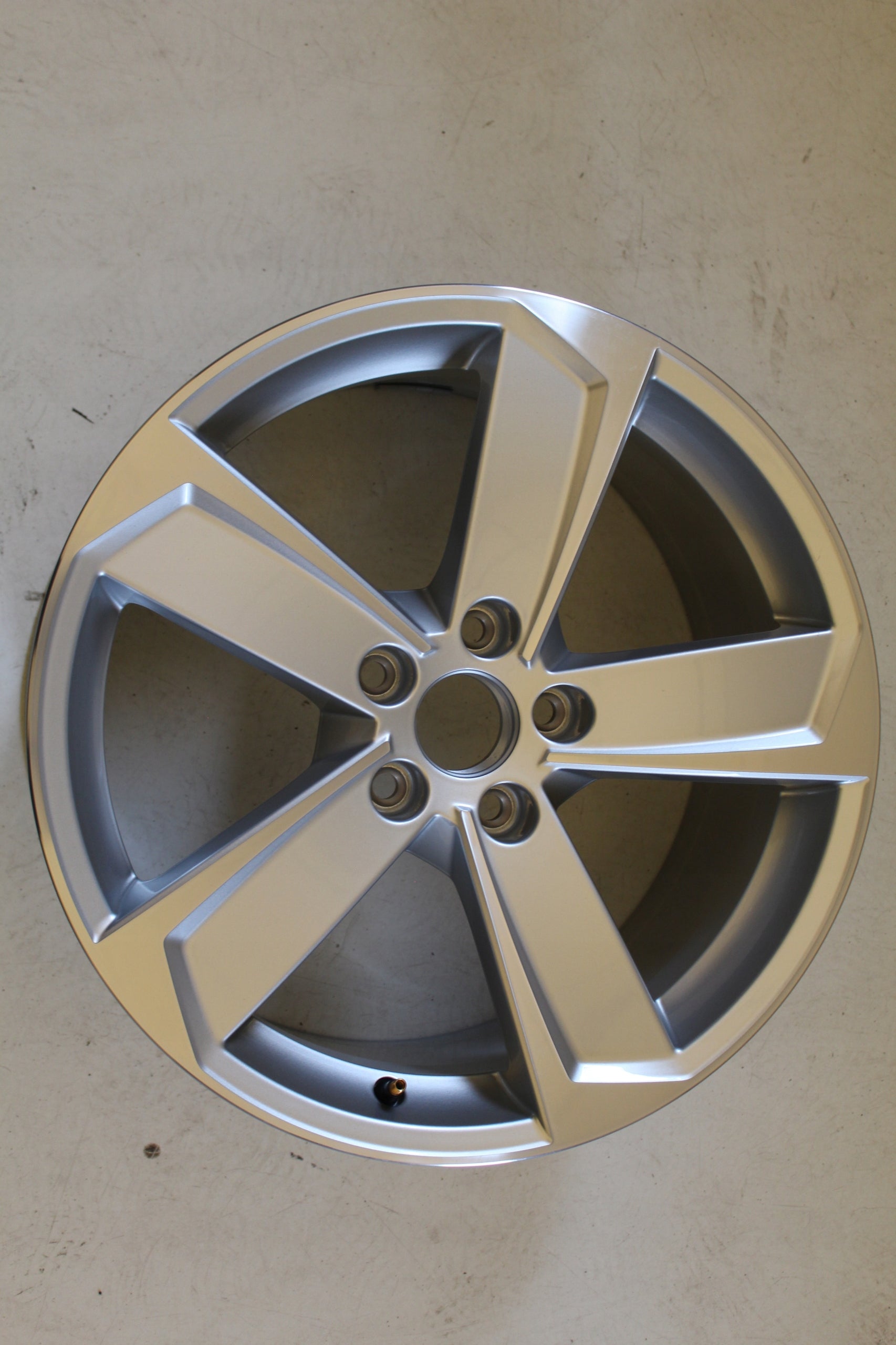 1x Alu Felge Audi A3 Aluminum rim 18 Zoll 8.0J 5x112