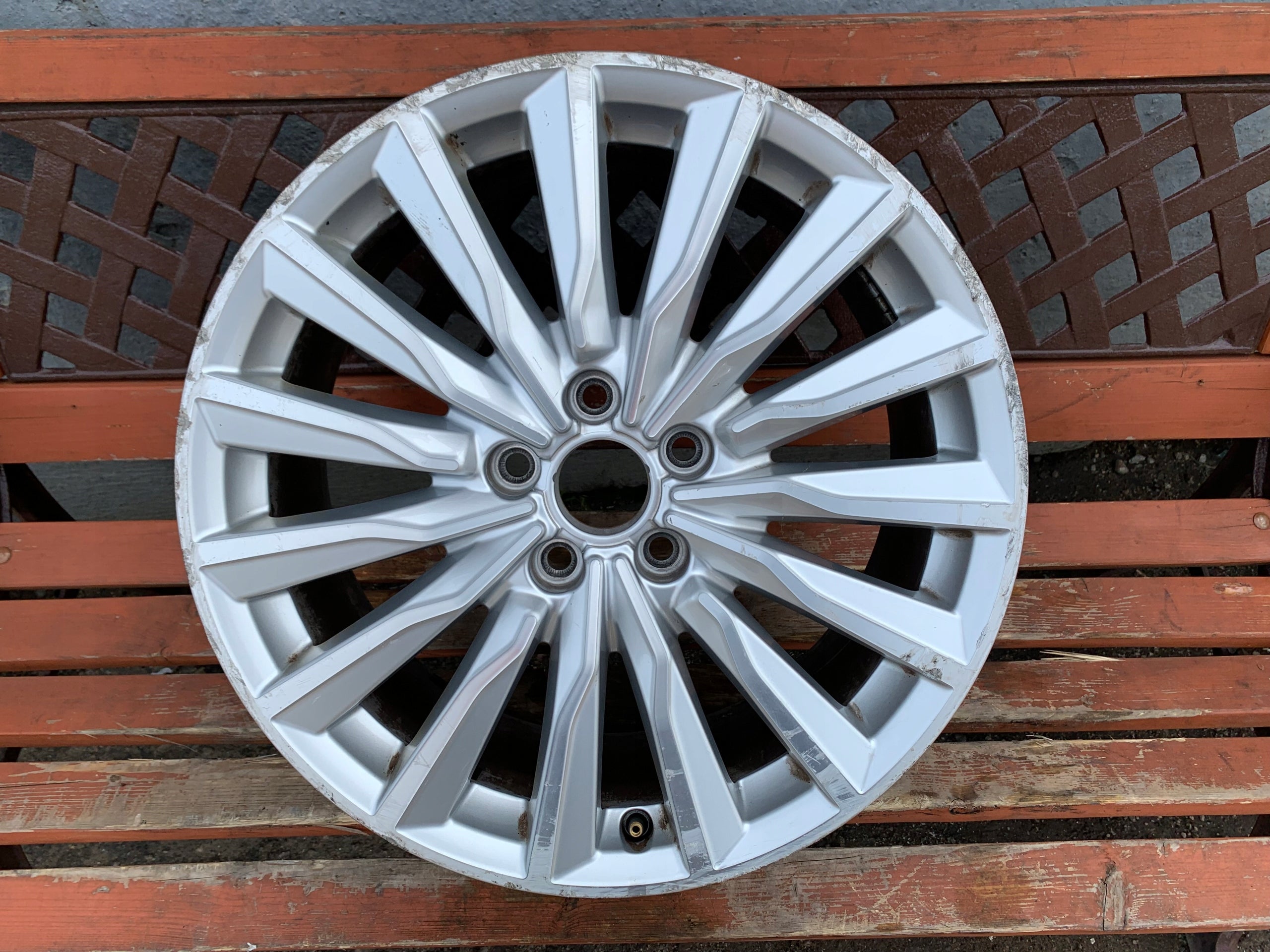  1x Alu Felge Audi A3 Aluminum rim 18 Zoll 7.5J 5x112 51ET 8V0601025CD product image