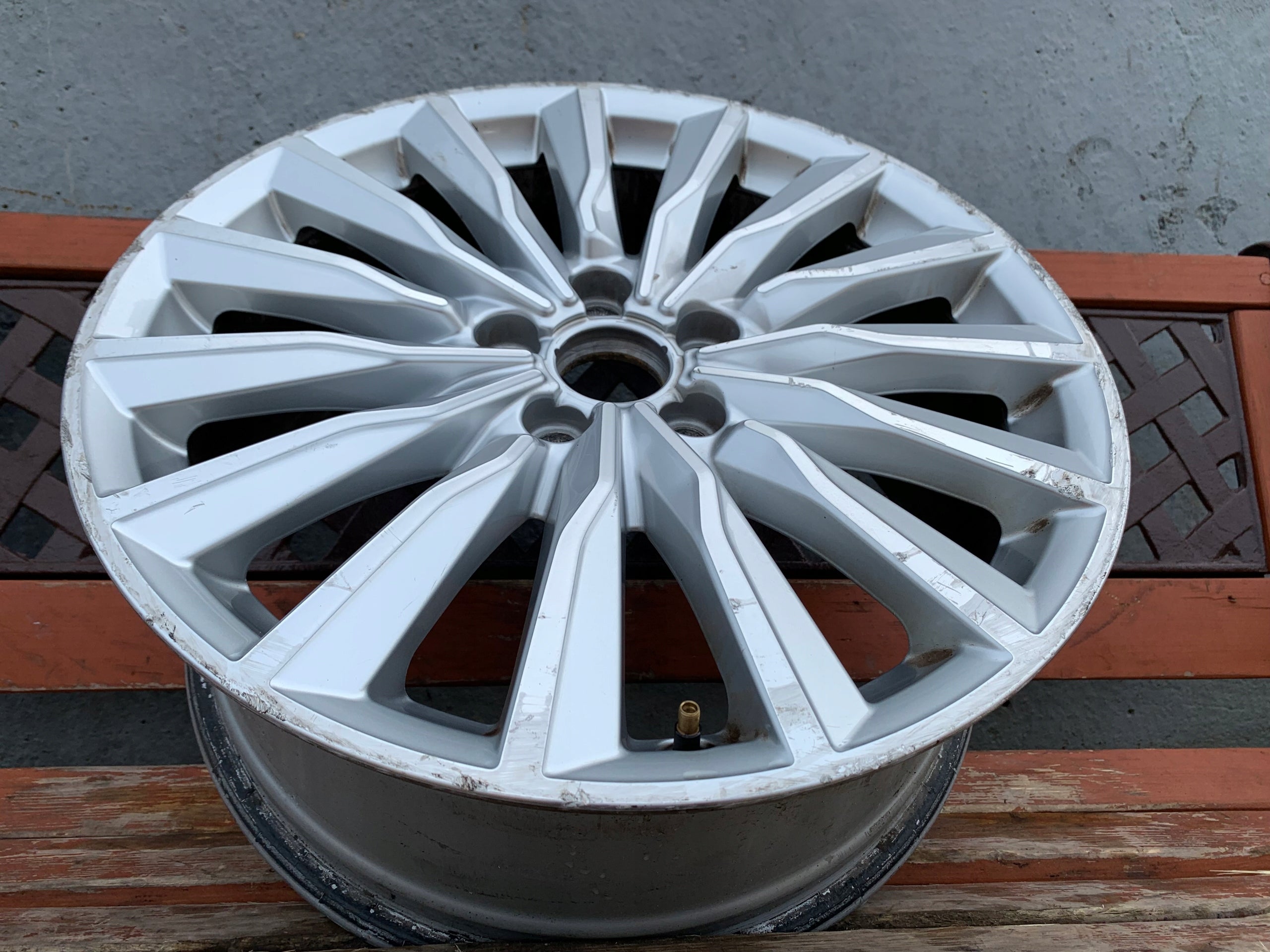 1x Alu Felge Audi A3 Aluminum rim 18 Zoll 7.5J 5x112 51ET 8V0601025CD