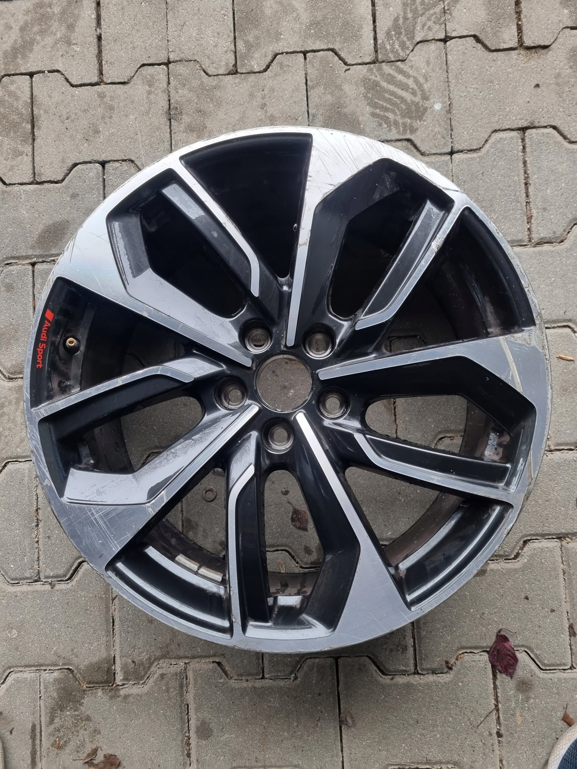  1x Alu Felge Audi A3 Aluminum rim 19 Zoll 8.0J 5x112 49ET 8Y0601025S product image