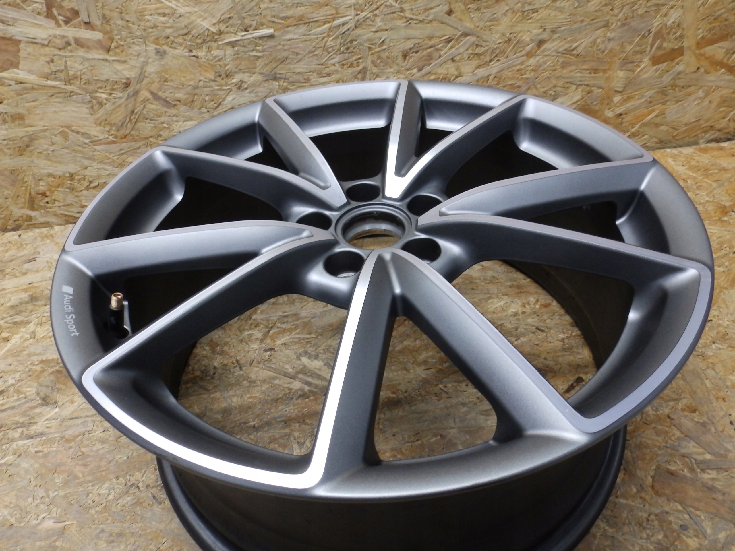 1x Alu Felge Audi A3 Aluminum rim 19 Zoll 8.0J 5x112 49ET