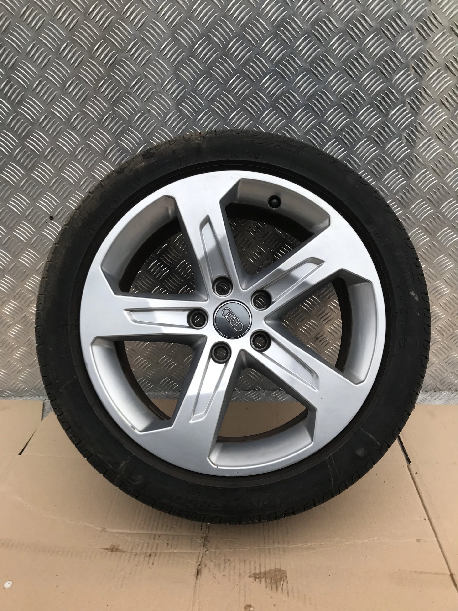 1x Alu Felge Audi A3 Aluminum rim 17 Zoll 7.5J 5x112 43ET 8V0601025DP