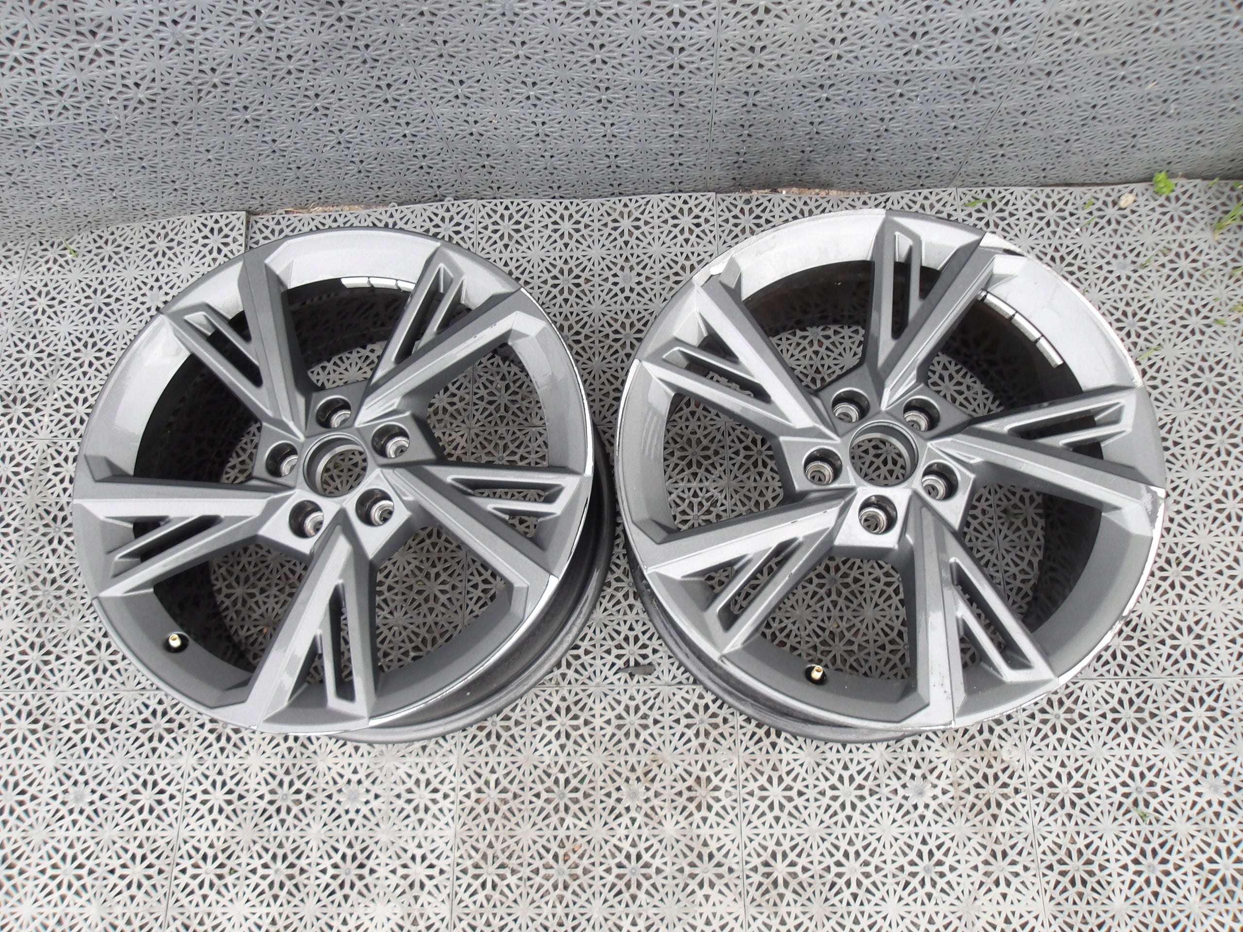 1x Alu Felge Audi A3 Aluminum rim 18 Zoll 8.0J 5x112 8Y0601025G