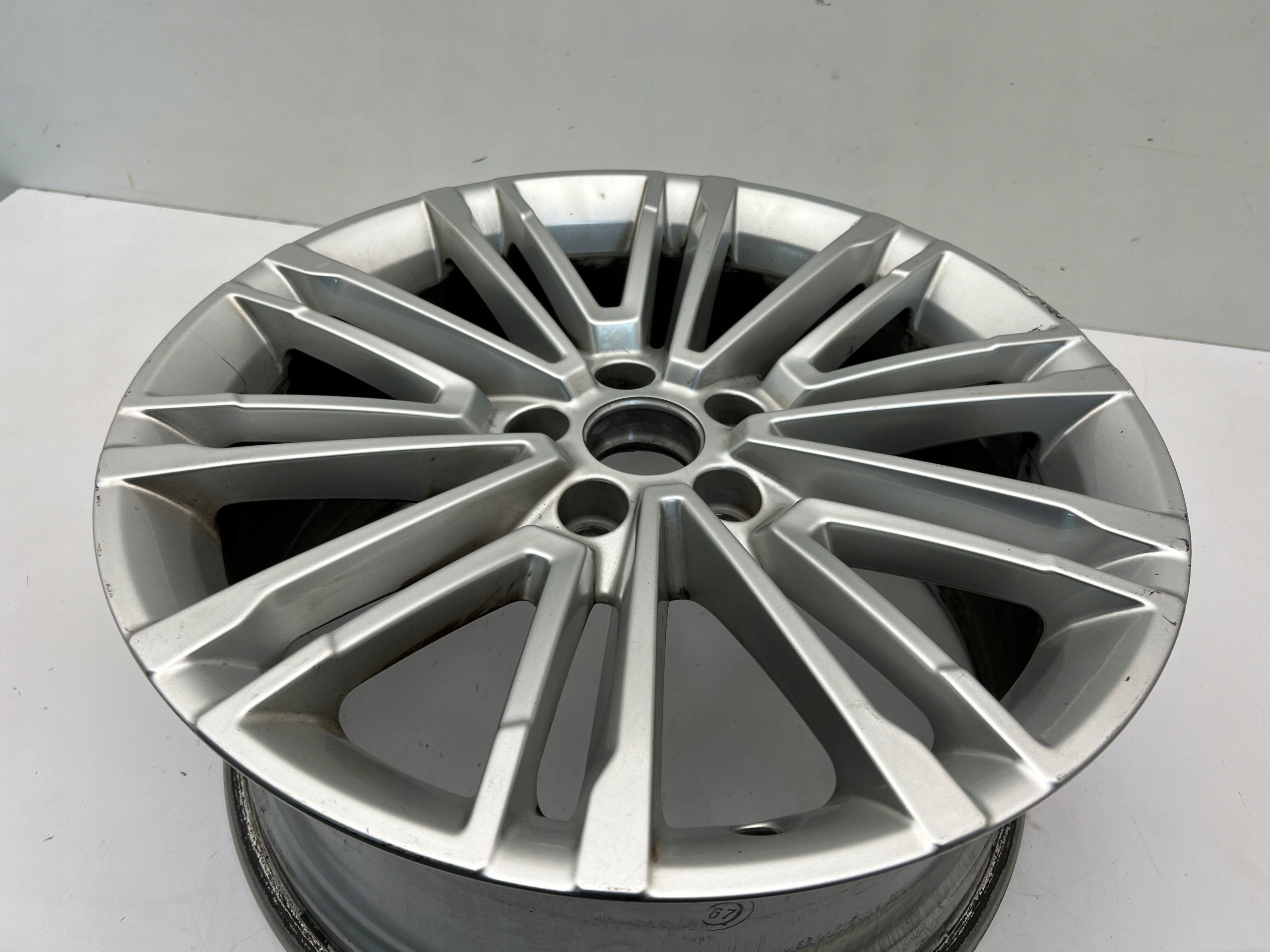 1x Alu Felge Audi A3 Aluminum rim 18 Zoll 8.0J 5x112 8V0601025EA