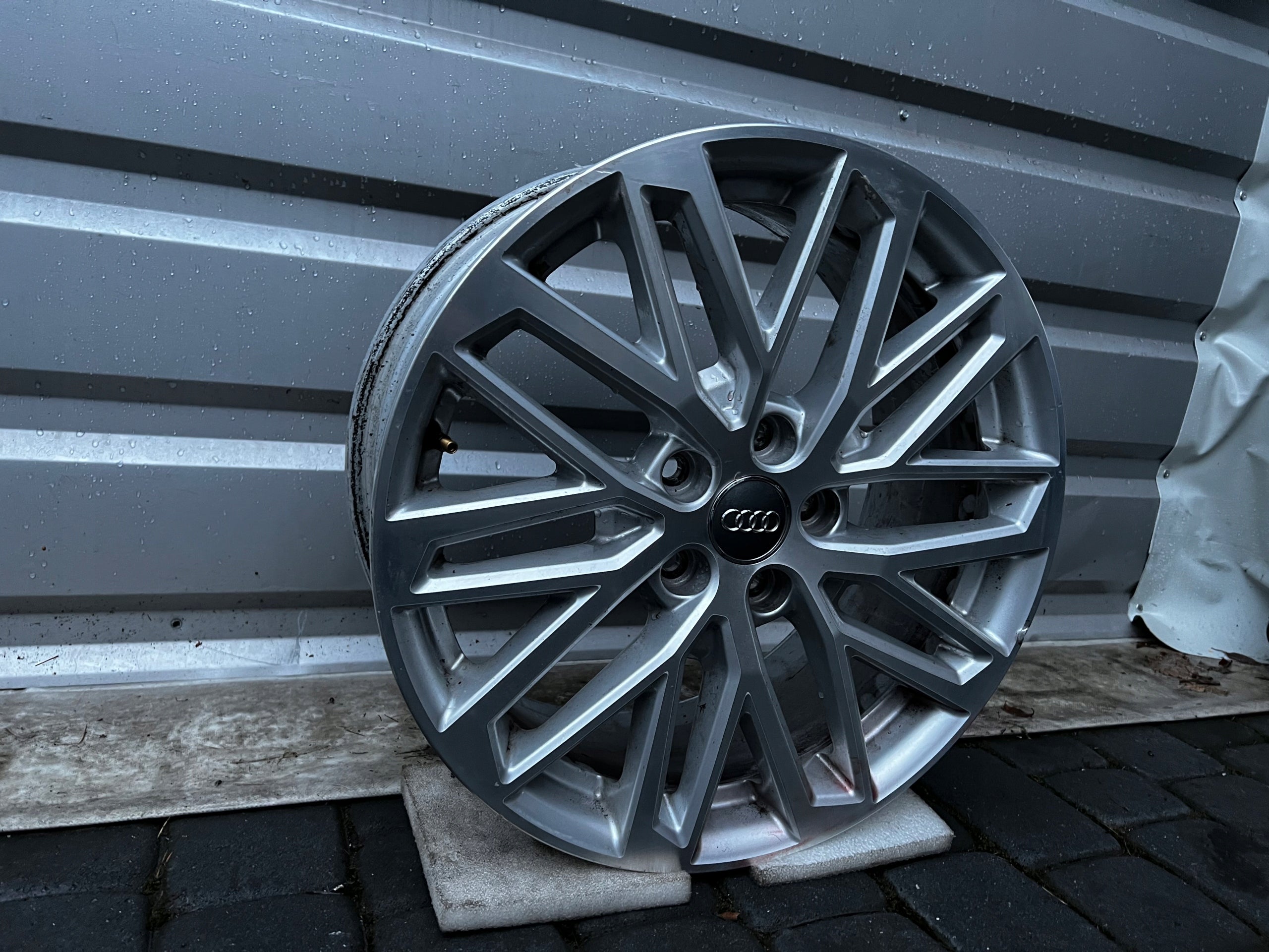 1x Alu Felge Audi A3 Aluminum rim 18 Zoll 7.5J 5x112 51ET