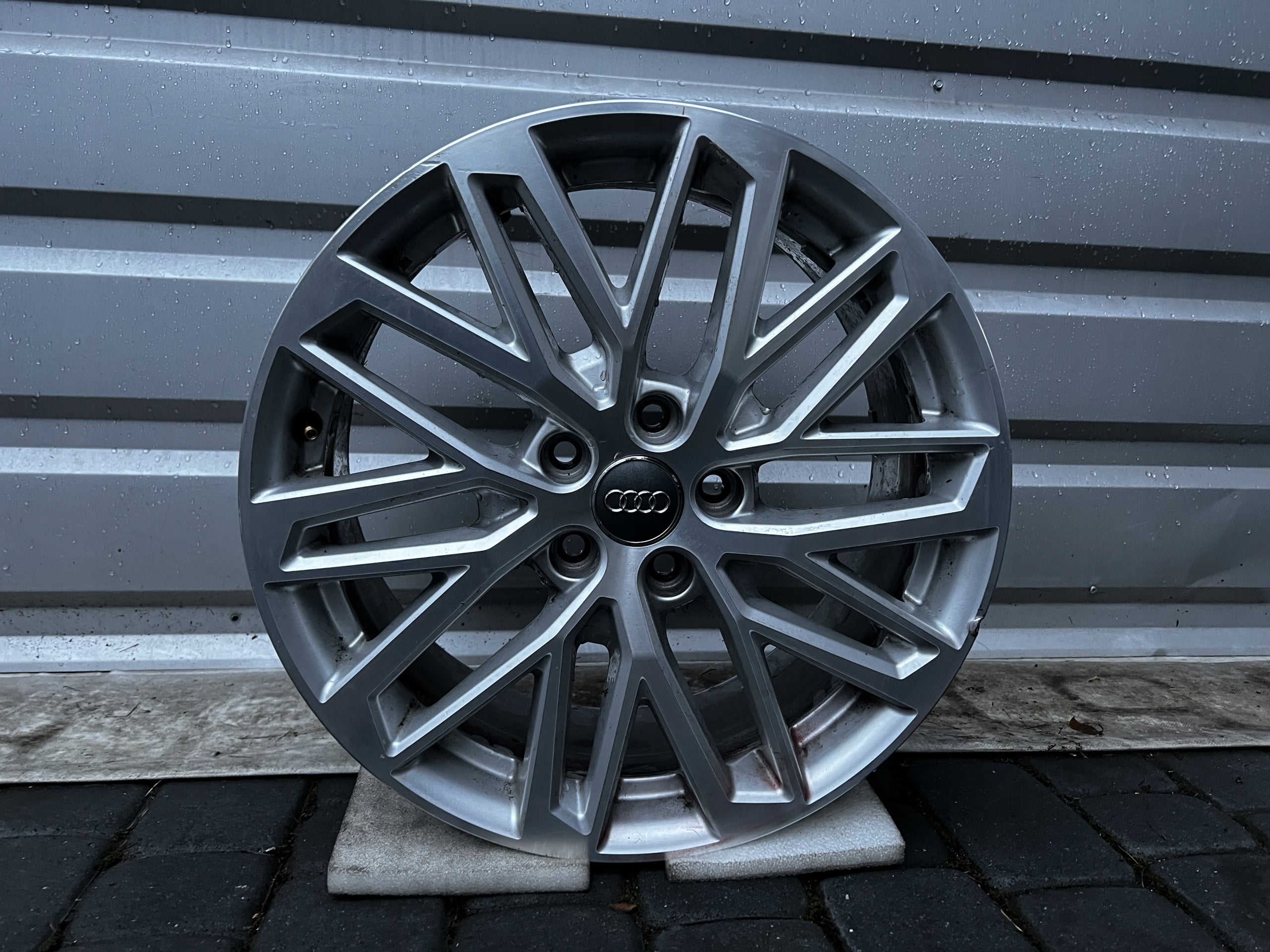 1x Alu Felge Audi A3 Aluminum rim 18 Zoll 7.5J 5x112 51ET