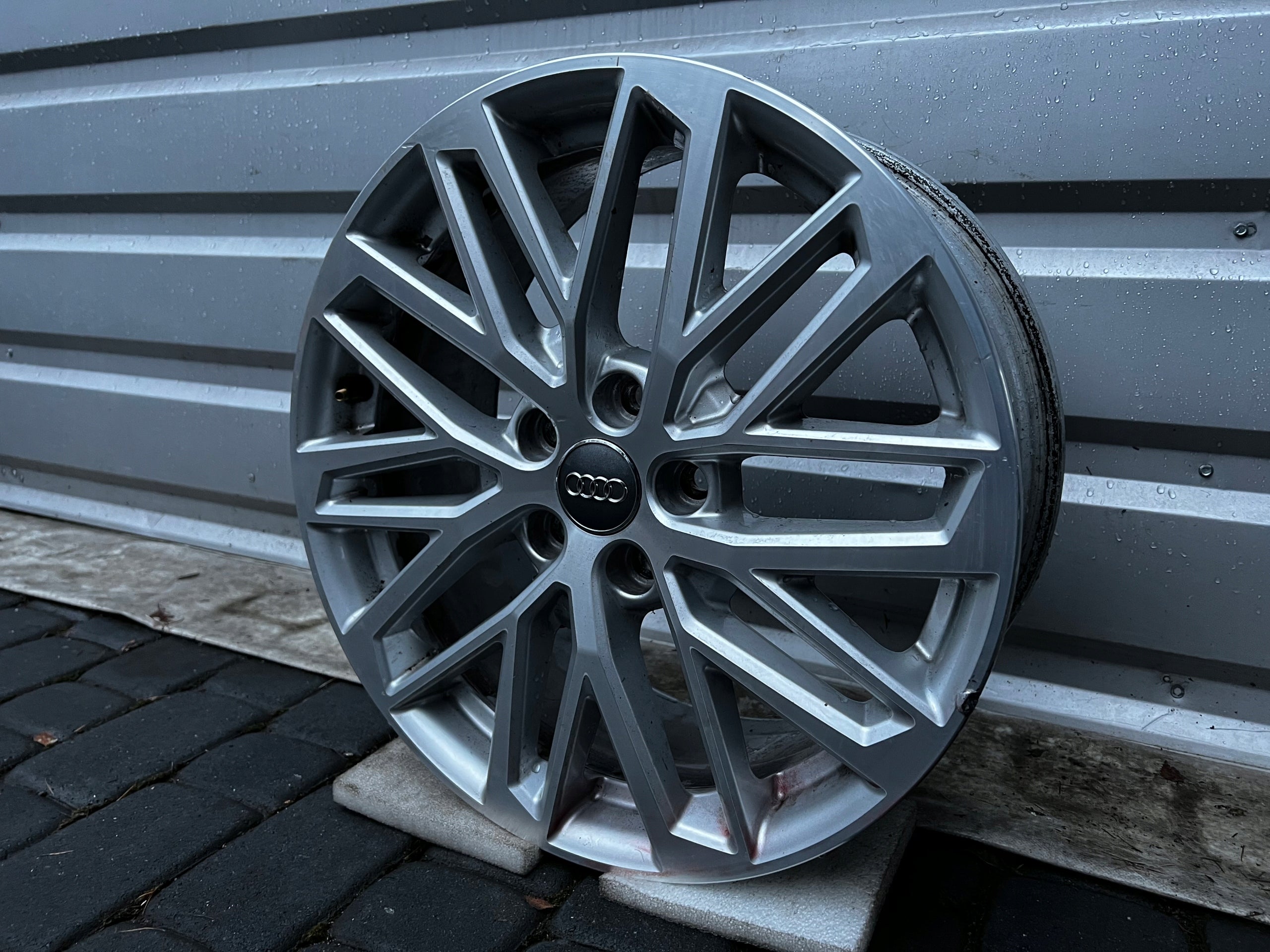 1x Alu Felge Audi A3 Aluminum rim 18 Zoll 7.5J 5x112 51ET